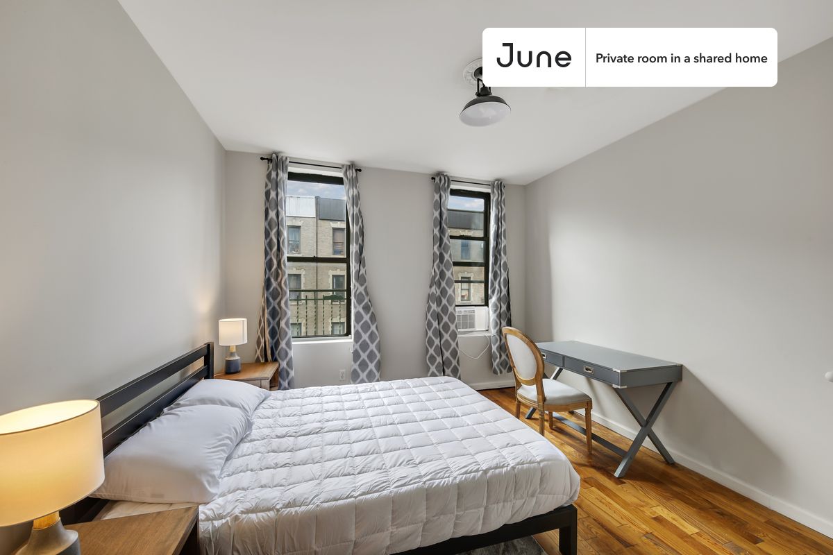 PLEASE NOTE: This is a private room in a shared apartment. You will have your own bedroom and shared common areas (kitchen, bathroom, etc.) with other residents.
Queen bedroom in a 3 bedroom / 1 bathroom apartment!
Check out 3D tour now: https://jnhm.es/Xk
This Queen room in Upper West Side is available on a 12 month lease or a flexible short term (31 to 364 days) lease. You pick your custom start and end date. Monthly rent rate is determined by furnishing preference, move-in date and move-out date. Speak to a June representative for recommendations on the best stay duration for the lowest rate, and learn more about this home on the June website: https://jnhm.es/5LQ
Amenities of this home: Dishwasher, Furnished Common Areas, Wi-Fi - Paid separately (High-Speed), Guarantors Allowed, Street parking - City permit required, Laundry in home (free), Wall-Mounted TV, Hardwood Flooring, Microwave, Oven, Refrigerator, also, this unit is conveniently located, several local parks, restaurants and bars are just minutes away.
About June Homes: Welcome to the easiest rental experience of your life. Rent furnished or unfurnished apartments on a 12 month lease or a flexible short term (31 to 364 days). As a resident, you’ll have access to 24/7 support and monthly cleanings of the home’s shared spaces. Sign up now to apply online for your next home with June: https://jnhm.es/sign-roomi
Brokers welcome! Contact us for more details.
Interested? Use this listing ID when speaking to June team: #790 A