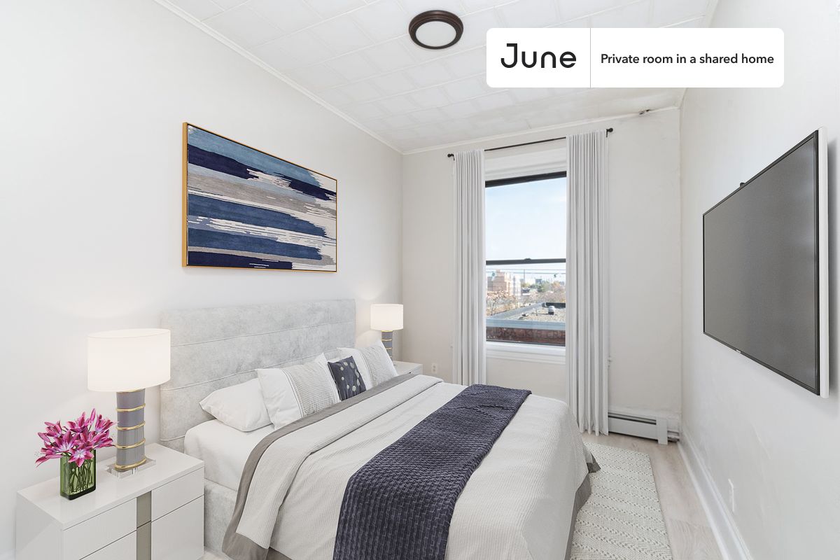 PLEASE NOTE: This is a private room in a shared apartment. You will have your own bedroom and shared common areas (kitchen, bathroom, etc.) with other residents.
Full bedroom in a 4 bedroom / 1 bathroom apartment!
Check out 3D tour now: https://jnhm.es/8am
This Full room in Allston is available on a 12 month lease or a flexible short term (31 to 364 days) lease. You pick your custom start and end date. Monthly rent rate is determined by furnishing preference, move-in date and move-out date. Speak to a June representative for recommendations on the best stay duration for the lowest rate, and learn more about this home on the June website: https://jnhm.es/6h4
Amenities of this home: Furnished Common Areas, Wi-Fi - Paid separately (High-Speed), Guarantors Allowed, Dine in kitchen, Street parking - City permit required, Laundry - Paid separately (in building), Hardwood Flooring, Microwave, Oven, Refrigerator, also, this unit is conveniently located, several local parks, restaurants and bars are just minutes away.
About June Homes: Welcome to the easiest rental experience of your life. Rent furnished or unfurnished apartments on a 12 month lease or a flexible short term (31 to 364 days). As a resident, you’ll have access to 24/7 support and monthly cleanings of the home’s shared spaces. Sign up now to apply online for your next home with June: https://jnhm.es/sign-roomi
Brokers welcome! Contact us for more details.
Interested? Kindly note that the minimum stay duration would be 31 days.
Use this listing ID when speaking to June team: #1420 A