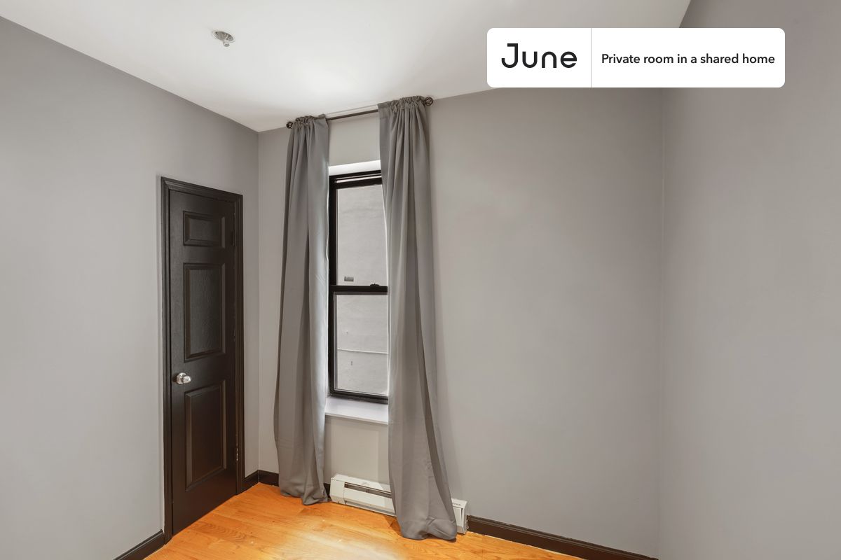 

PLEASE NOTE: This is a private room in a shared apartment. You will have your own bedroom and shared common areas (kitchen, bathroom, etc.) with other residents.

Full bedroom in a 4 bedroom / 1 bathroom apartment!

Check out 3D tour now:  https://jnhm.es/U1

This  Full room in Upper West Side  is available on a 12 month lease or a flexible short term (31 to 364 days) lease. You pick your custom start and end date. Monthly rent rate is determined by furnishing preference, move-in date and move-out date. Speak to a June representative for recommendations on the best stay duration for the lowest rate, and learn more about this home on the June website:  https://jnhm.es/5AX

Amenities of this home:   Laundry in home (free),    Street parking - City permit required,       32-inch Flat-Screen TV,       Guarantors Allowed,    Elevator,    Wi-Fi - Paid separately (High-Speed),    Furnished Common Areas,    Dishwasher,    Courtyard,    Hardwood Flooring,    Microwave,    Oven,    Refrigerator,   also, this unit is conveniently located, several local parks, restaurants and bars are just minutes away.

About June Homes: Welcome to the easiest rental experience of your life. Rent furnished or unfurnished apartments on a 12 month lease or a flexible short term (31 to 364 days). As a resident, you’ll have access to 24/7 support and monthly cleanings of the home’s shared spaces. Sign up now to apply online for your next home with June: https://jnhm.es/sign-roomi

Brokers welcome! Contact us for more details.

Interested? Use this listing ID when speaking to June team:  #550 C