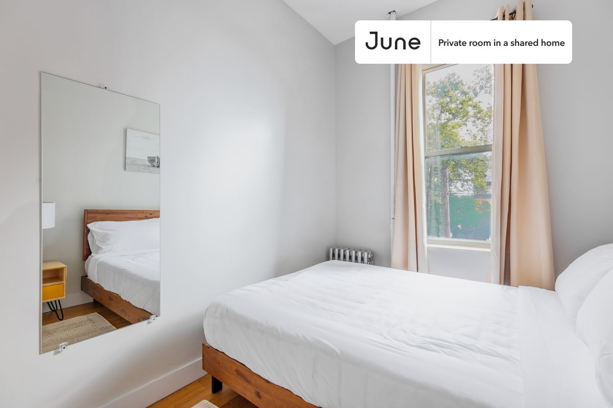 

PLEASE NOTE: This is a private room in a shared apartment. You will have your own bedroom and shared common areas (kitchen, bathroom, etc.) with other residents.

Full bedroom in a 5 bedroom / 2 bathroom apartment!

Check out 3D tour now:  https://jnhm.es/89R

This  Full room in Ridgewood  is available on a 12 month lease or a flexible short term (31 to 364 days) lease. You pick your custom start and end date. Monthly rent rate is determined by furnishing preference, move-in date and move-out date. Speak to a June representative for recommendations on the best stay duration for the lowest rate, and learn more about this home on the June website:  https://jnhm.es/6hn

Amenities of this home:   Dishwasher,    Furnished Common Areas,    Wi-Fi - Paid separately (High-Speed),    Guarantors Allowed,       32-inch Flat-Screen TV,    Dining area,       Street parking - City permit required,    Laundry in home (free),    Living area,    Hardwood Flooring,    Microwave,    Oven,    Refrigerator,   also, this unit is conveniently located, several local parks, restaurants and bars are just minutes away.

About June Homes: Welcome to the easiest rental experience of your life. Rent furnished or unfurnished apartments on a 12 month lease or a flexible short term (31 to 364 days). As a resident, you’ll have access to 24/7 support and monthly cleanings of the home’s shared spaces. Sign up now to apply online for your next home with June: https://jnhm.es/sign-roomi

Brokers welcome! Contact us for more details.

Interested? Use this listing ID when speaking to June team:  #1425 B