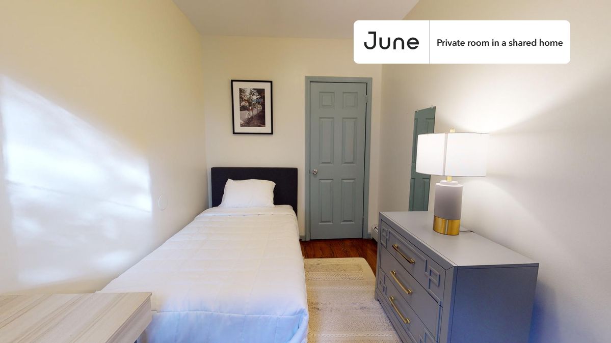 

PLEASE NOTE: This is a private room in a shared apartment. You will have your own bedroom and shared common areas (kitchen, bathroom, etc.) with other residents.

Twin bedroom in a 3 bedroom / 1 bathroom apartment!

Check out 3D tour now:  https://jnhm.es/Z3

This  Twin room in Bushwick  is available on a 12 month lease or a flexible short term (31 to 364 days) lease. You pick your custom start and end date. Monthly rent rate is determined by furnishing preference, move-in date and move-out date. Speak to a June representative for recommendations on the best stay duration for the lowest rate, and learn more about this home on the June website:  https://jnhm.es/5PG

Amenities of this home:   Furnished Common Areas,    Wi-Fi - Paid separately (High-Speed),    Guarantors Allowed,       32-inch Flat-Screen TV,       Street parking - City permit required,    Hardwood Flooring,    Microwave,    Oven,    Refrigerator,   also, this unit is conveniently located, several local parks, restaurants and bars are just minutes away.

About June Homes: Welcome to the easiest rental experience of your life. Rent furnished or unfurnished apartments on a 12 month lease or a flexible short term (31 to 364 days). As a resident, you’ll have access to 24/7 support and monthly cleanings of the home’s shared spaces. Sign up now to apply online for your next home with June: https://jnhm.es/sign-roomi

Brokers welcome! Contact us for more details.

Interested? Use this listing ID when speaking to June team:  #870 C