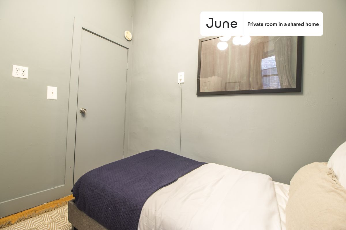 

PLEASE NOTE: This is a private room in a shared apartment. You will have your own bedroom and shared common areas (kitchen, bathroom, etc.) with other residents.

Twin bedroom in a 3 bedroom / 1 bathroom apartment!

Check out 3D tour now:  https://jnhm.es/QO

This  Twin room in East Village  is available on a 12 month lease or a flexible short term (31 to 364 days) lease. You pick your custom start and end date. Monthly rent rate is determined by furnishing preference, move-in date and move-out date. Speak to a June representative for recommendations on the best stay duration for the lowest rate, and learn more about this home on the June website:  https://jnhm.es/Lr

Amenities of this home:   Dishwasher,    Furnished Common Areas,    Wi-Fi - Paid separately (High-Speed),    Guarantors Allowed,       32-inch Flat-Screen TV,       Smart lock,    Hardwood Flooring,    Microwave,    Oven,    Refrigerator,   also, this unit is conveniently located, several local parks, restaurants and bars are just minutes away.

About June Homes: Welcome to the easiest rental experience of your life. Rent furnished or unfurnished apartments on a 12 month lease or a flexible short term (31 to 364 days). As a resident, you’ll have access to 24/7 support and monthly cleanings of the home’s shared spaces. Sign up now to apply online for your next home with June: https://jnhm.es/sign-roomi

Brokers welcome! Contact us for more details.

Interested? Use this listing ID when speaking to June team:  #364 A
