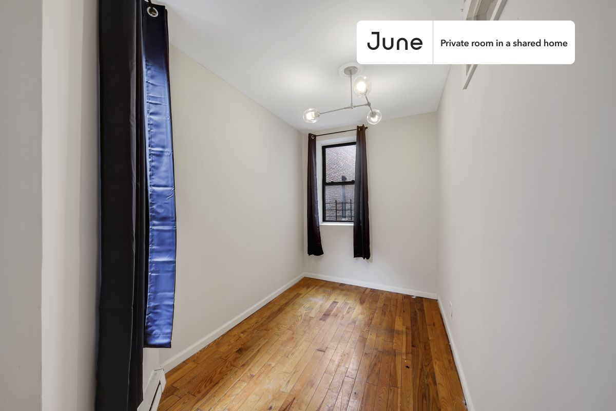 

PLEASE NOTE: This is a private room in a shared apartment. You will have your own bedroom and shared common areas (kitchen, bathroom, etc.) with other residents.

Full bedroom in a 3 bedroom / 1 bathroom apartment!

Check out 3D tour now:  https://jnhm.es/Xk

This  Full room in Upper West Side  is available on a 12 month lease or a flexible short term (31 to 364 days) lease. You pick your custom start and end date. Monthly rent rate is determined by furnishing preference, move-in date and move-out date. Speak to a June representative for recommendations on the best stay duration for the lowest rate, and learn more about this home on the June website:  https://jnhm.es/5LP

Amenities of this home:   Dishwasher,    Furnished Common Areas,    Wi-Fi - Paid separately (High-Speed),    Guarantors Allowed,          Street parking - City permit required,    Laundry in home (free),    Wall-Mounted TV,    Hardwood Flooring,    Microwave,    Oven,    Refrigerator,   also, this unit is conveniently located, several local parks, restaurants and bars are just minutes away.

About June Homes: Welcome to the easiest rental experience of your life. Rent furnished or unfurnished apartments on a 12 month lease or a flexible short term (31 to 364 days). As a resident, you’ll have access to 24/7 support and monthly cleanings of the home’s shared spaces. Sign up now to apply online for your next home with June: https://jnhm.es/sign-roomi

Brokers welcome! Contact us for more details.

Interested? Use this listing ID when speaking to June team:  #790 B