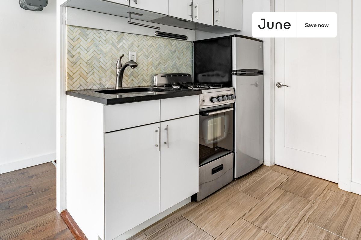 



Studio in East Village on flexible lease terms.

Check out 3D tour now:  https://jnhm.es/8ci

This  studio   is available on a 12 month lease or a flexible short term (31 to 364 days) lease. You pick your custom start and end date. Monthly rent rate is determined by furnishing preference, move-in date and move-out date. Speak to a June representative for recommendations on the best stay duration for the lowest rate, and learn more about this home on the June website:     https://jnhm.es/6kK

Amenities of this home:   Wi-Fi - Paid separately (High-Speed),    Guarantors Allowed,       Couple-Friendly,       Hardwood Flooring,    Microwave,    Oven,    Refrigerator,   also, this unit is conveniently located, several local parks, restaurants and bars are just minutes away.

About June Homes: Welcome to the easiest rental experience of your life. Rent furnished or unfurnished apartments on a 12 month lease or a flexible short term (31 to 364 days). As a resident, you’ll have access to 24/7 support and monthly cleanings of the home’s shared spaces. Sign up now to apply online for your next home with June: https://jnhm.es/sign-roomi

Brokers welcome! Contact us for more details.

Interested? Use this listing ID when speaking to June team:  #1509