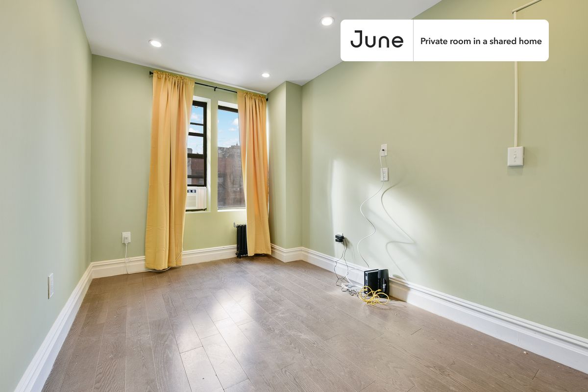 PLEASE NOTE: This is a private room in a shared apartment. You will have your own bedroom and shared common areas (kitchen, bathroom, etc.) with other residents.
Full bedroom in a 3 bedroom / 2 bathroom apartment!
Check out 3D tour now: https://jnhm.es/Tr
This Full room in East Village is available on a 12 month lease or a flexible short term (31 to 364 days) lease. You pick your custom start and end date. Monthly rent rate is determined by furnishing preference, move-in date and move-out date. Speak to a June representative for recommendations on the best stay duration for the lowest rate, and learn more about this home on the June website: https://jnhm.es/5Bb
Amenities of this home: Dishwasher, Furnished Common Areas, Wi-Fi - Paid separately (High-Speed), Elevator, Guarantors Allowed, Street parking - City permit required, Laundry in home (free), Security cameras, Wall-Mounted TV, Lobby reception (part-time), Hardwood Flooring, Microwave, Oven, Refrigerator, also, this unit is conveniently located, several local parks, restaurants and bars are just minutes away.
About June Homes: Welcome to the easiest rental experience of your life. Rent furnished or unfurnished apartments on a 12 month lease or a flexible short term (31 to 364 days). As a resident, you’ll have access to 24/7 support and monthly cleanings of the home’s shared spaces. Sign up now to apply online for your next home with June: https://jnhm.es/sign-roomi
Brokers welcome! Contact us for more details.
Interested? Use this listing ID when speaking to June team: #557 C