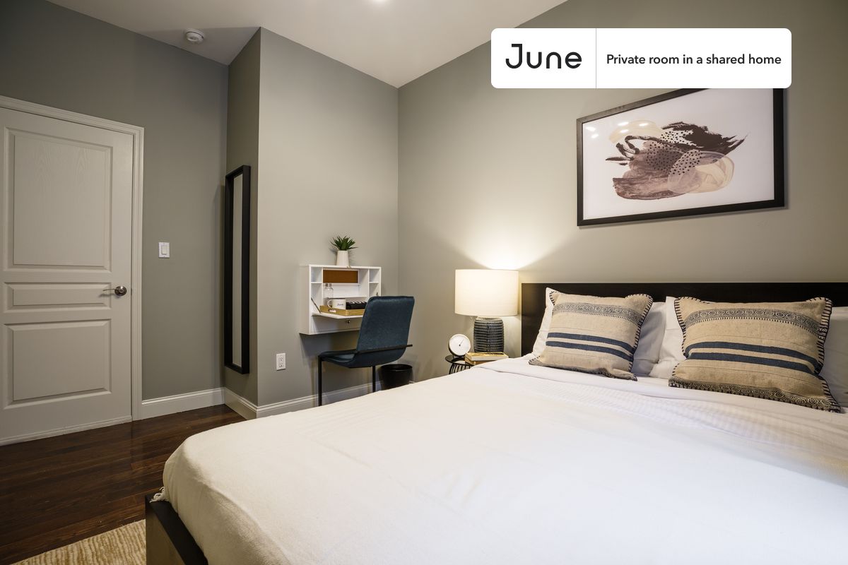 

PLEASE NOTE: This is a private room in a shared apartment. You will have your own bedroom and shared common areas (kitchen, bathroom, etc.) with other residents.

Queen bedroom in a 4 bedroom / 1 bathroom apartment!

Check out 3D tour now:  https://jnhm.es/PQ

This  Queen room in West Harlem  is available on a 12 month lease or a flexible short term (31 to 364 days) lease. You pick your custom start and end date. Monthly rent rate is determined by furnishing preference, move-in date and move-out date. Speak to a June representative for recommendations on the best stay duration for the lowest rate, and learn more about this home on the June website:  https://jnhm.es/Dt

Amenities of this home:   Dishwasher,    Furnished Common Areas,    Wi-Fi - Paid separately (High-Speed),    Elevator,    Guarantors Allowed,       32-inch Flat-Screen TV,       Laundry - Paid separately (in building),    Hardwood Flooring,    Microwave,    Oven,    Refrigerator,   also, this unit is conveniently located, several local parks, restaurants and bars are just minutes away.

About June Homes: Welcome to the easiest rental experience of your life. Rent furnished or unfurnished apartments on a 12 month lease or a flexible short term (31 to 364 days). As a resident, you’ll have access to 24/7 support and monthly cleanings of the home’s shared spaces. Sign up now to apply online for your next home with June: https://jnhm.es/sign-roomi

Brokers welcome! Contact us for more details.

Interested? Use this listing ID when speaking to June team:  #213 C