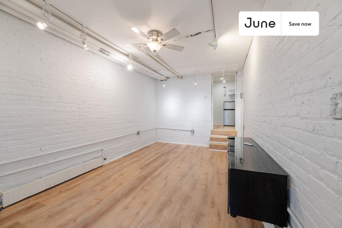 



1 bedroom in Columbia Heights on flexible lease terms.

Check out 3D tour now:  https://jnhm.es/8bH

This  1 bedroom apartment on the Columbia Heights  is available on a 12 month lease or a flexible short term (31 to 364 days) lease. You pick your custom start and end date. Monthly rent rate is determined by furnishing preference, move-in date and move-out date. Speak to a June representative for recommendations on the best stay duration for the lowest rate, and learn more about this home on the June website:     https://jnhm.es/6os

Amenities of this home:   Guarantors Allowed,          Paid parking,    Wi-Fi - Paid separately (High-Speed),    Laundry in home (free),    Hardwood Flooring,    Microwave,    Oven,    Refrigerator,   also, this unit is conveniently located, several local parks, restaurants and bars are just minutes away.

About June Homes: Welcome to the easiest rental experience of your life. Rent furnished or unfurnished apartments on a 12 month lease or a flexible short term (31 to 364 days). As a resident, you’ll have access to 24/7 support and monthly cleanings of the home’s shared spaces. Sign up now to apply online for your next home with June: https://jnhm.es/sign-roomi

Brokers welcome! Contact us for more details.

Interested? Kindly note that the minimum stay duration would be 31 days. 

Use this listing ID when speaking to June team:  #1589