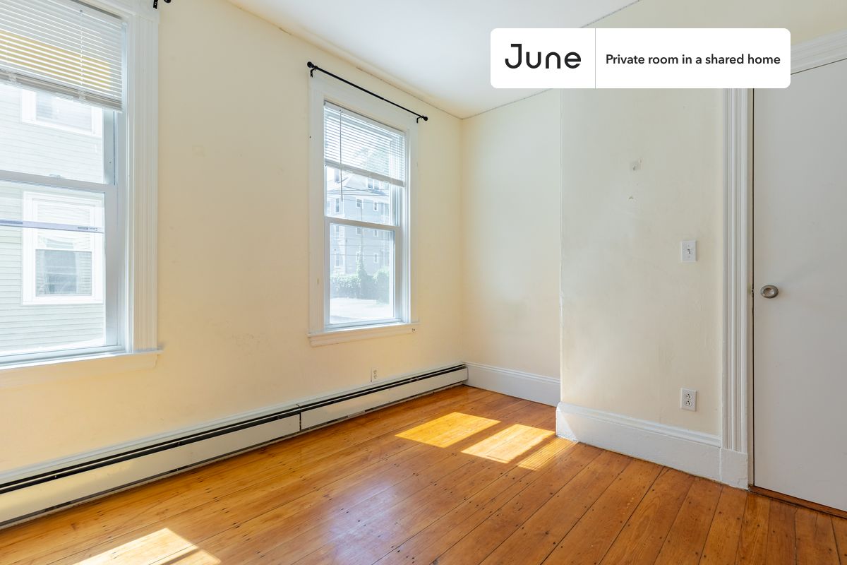 

PLEASE NOTE: This is a private room in a shared apartment. You will have your own bedroom and shared common areas (kitchen, bathroom, etc.) with other residents.

Queen bedroom in a 4 bedroom / 1.5 bathroom apartment!

Check out 3D tour now:  https://jnhm.es/891

This  Queen room in Mission Hill  is available on a 12 month lease or a flexible short term (31 to 364 days) lease. You pick your custom start and end date. Monthly rent rate is determined by furnishing preference, move-in date and move-out date. Speak to a June representative for recommendations on the best stay duration for the lowest rate, and learn more about this home on the June website:  https://jnhm.es/5V7

Amenities of this home:   Dishwasher,    Furnished Common Areas,    Wi-Fi - Paid separately (High-Speed),    Guarantors Allowed,          Street parking - City permit required,    Laundry - Paid separately (in building),    Hardwood Flooring,    Microwave,    Oven,    Refrigerator,   also, this unit is conveniently located, several local parks, restaurants and bars are just minutes away.

About June Homes: Welcome to the easiest rental experience of your life. Rent furnished or unfurnished apartments on a 12 month lease or a flexible short term (31 to 364 days). As a resident, you’ll have access to 24/7 support and monthly cleanings of the home’s shared spaces. Sign up now to apply online for your next home with June: https://jnhm.es/sign-roomi

Brokers welcome! Contact us for more details.

Interested? Kindly note that the minimum stay duration would be 31 days. 

Use this listing ID when speaking to June team:  #973 B