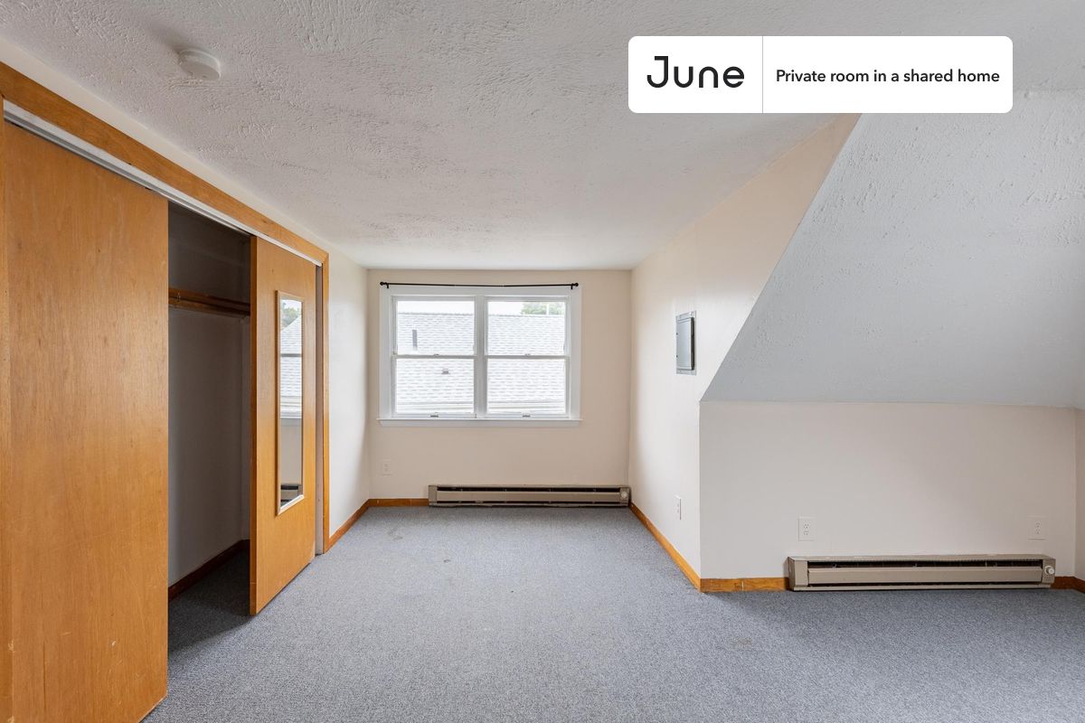 

PLEASE NOTE: This is a private room in a shared apartment. You will have your own bedroom and shared common areas (kitchen, bathroom, etc.) with other residents.

Queen bedroom in a 5 bedroom / 2 bathroom apartment!

Check out 3D tour now:  https://jnhm.es/8ac

This  Queen room in Brighton  is available on a 12 month lease or a flexible short term (31 to 364 days) lease. You pick your custom start and end date. Monthly rent rate is determined by furnishing preference, move-in date and move-out date. Speak to a June representative for recommendations on the best stay duration for the lowest rate, and learn more about this home on the June website:  https://jnhm.es/6jF

Amenities of this home:   Street parking - City permit required,       Dining area,    32-inch Flat-Screen TV,    Dishwasher,    Furnished Common Areas,    Wi-Fi - Paid separately (High-Speed),    Guarantors Allowed,       Laundry - Paid separately (in building),    Living area,    Hardwood Flooring,    Microwave,    Oven,    Refrigerator,   also, this unit is conveniently located, several local parks, restaurants and bars are just minutes away.

About June Homes: Welcome to the easiest rental experience of your life. Rent furnished or unfurnished apartments on a 12 month lease or a flexible short term (31 to 364 days). As a resident, you’ll have access to 24/7 support and monthly cleanings of the home’s shared spaces. Sign up now to apply online for your next home with June: https://jnhm.es/sign-roomi

Brokers welcome! Contact us for more details.

Interested? Kindly note that the minimum stay duration would be 31 days. 

Use this listing ID when speaking to June team:  #1487 D