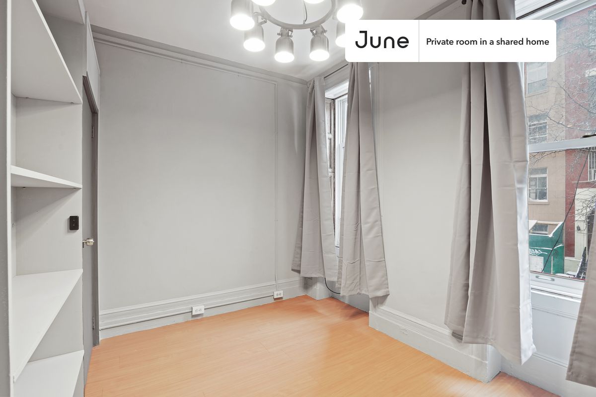 PLEASE NOTE: This is a private room in a shared apartment. You will have your own bedroom and shared common areas (kitchen, bathroom, etc.) with other residents.
Full bedroom in a 4 bedroom / 1 bathroom apartment!
Check out 3D tour now: https://jnhm.es/R0
This Full room in Hell's Kitchen is available on a 12 month lease or a flexible short term (31 to 364 days) lease. You pick your custom start and end date. Monthly rent rate is determined by furnishing preference, move-in date and move-out date. Speak to a June representative for recommendations on the best stay duration for the lowest rate, and learn more about this home on the June website: https://jnhm.es/5tt
Amenities of this home: Dishwasher, Furnished Common Areas, Wi-Fi - Paid separately (High-Speed), Guarantors Allowed, 32-inch Flat-Screen TV, Hardwood Flooring, Microwave, Oven, Refrigerator, also, this unit is conveniently located, several local parks, restaurants and bars are just minutes away.
About June Homes: Welcome to the easiest rental experience of your life. Rent furnished or unfurnished apartments on a 12 month lease or a flexible short term (31 to 364 days). As a resident, you’ll have access to 24/7 support and monthly cleanings of the home’s shared spaces. Sign up now to apply online for your next home with June: https://jnhm.es/sign-roomi
Brokers welcome! Contact us for more details.
Interested? Use this listing ID when speaking to June team: #386 2C