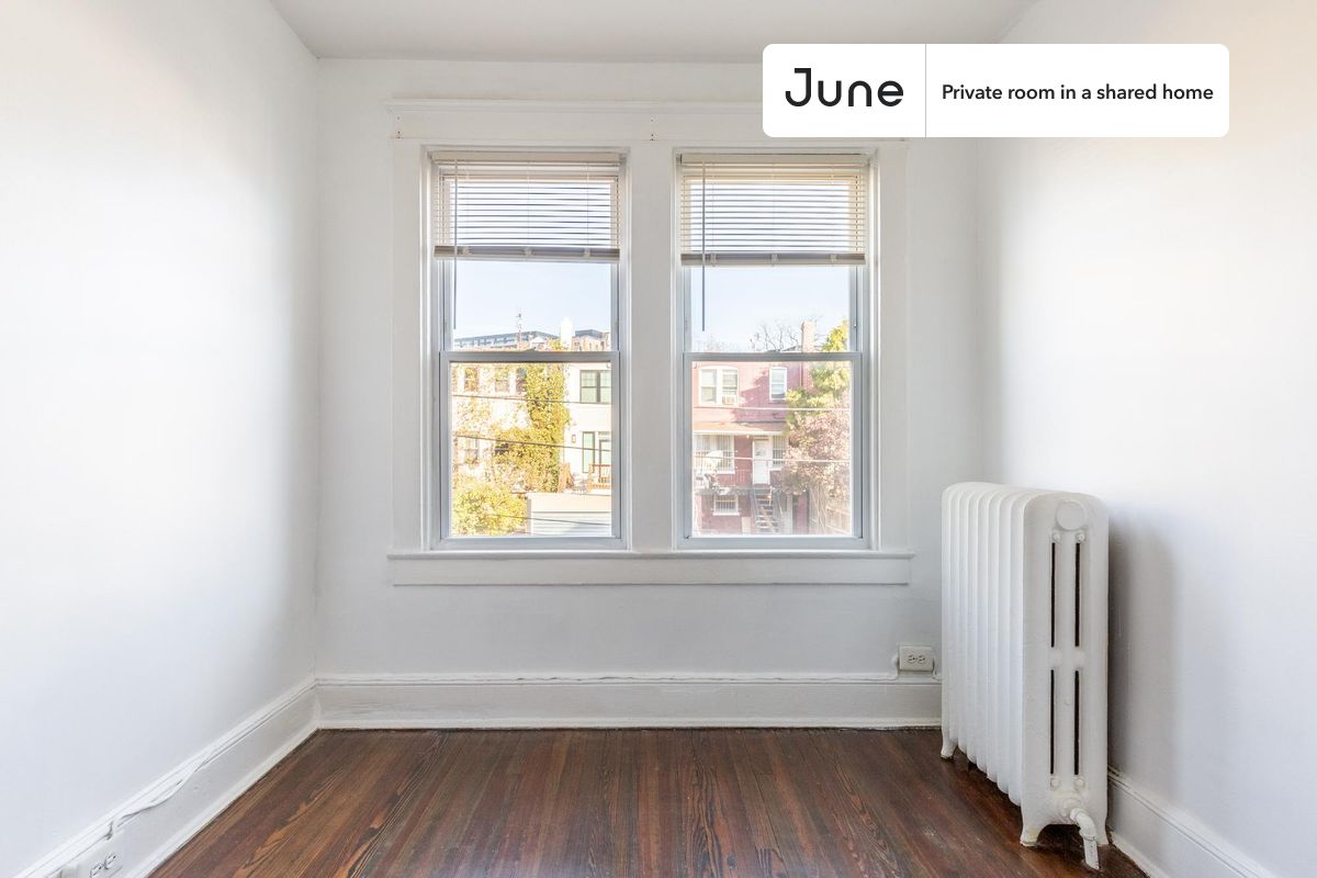

PLEASE NOTE: This is a private room in a shared apartment. You will have your own bedroom and shared common areas (kitchen, bathroom, etc.) with other residents.

Full bedroom in a 3 bedroom / 2 bathroom apartment!

Check out 3D tour now:  https://jnhm.es/8ca

This  Full room in Near NorthEast  is available on a 12 month lease or a flexible short term (31 to 364 days) lease. You pick your custom start and end date. Monthly rent rate is determined by furnishing preference, move-in date and move-out date. Speak to a June representative for recommendations on the best stay duration for the lowest rate, and learn more about this home on the June website:  https://jnhm.es/6qP

Amenities of this home:   32-inch Flat-Screen TV,       Guarantors Allowed,    Wi-Fi - Paid separately (High-Speed),    Furnished Common Areas,    Dishwasher,    Laundry in home (free),    Street parking - City permit required,       Living area,    Hardwood Flooring,    Microwave,    Oven,    Refrigerator,   also, this unit is conveniently located, several local parks, restaurants and bars are just minutes away.

About June Homes: Welcome to the easiest rental experience of your life. Rent furnished or unfurnished apartments on a 12 month lease or a flexible short term (31 to 364 days). As a resident, you’ll have access to 24/7 support and monthly cleanings of the home’s shared spaces. Sign up now to apply online for your next home with June: https://jnhm.es/sign-roomi

Brokers welcome! Contact us for more details.

Interested? Kindly note that the minimum stay duration would be 31 days. 

Use this listing ID when speaking to June team:  #1636 B