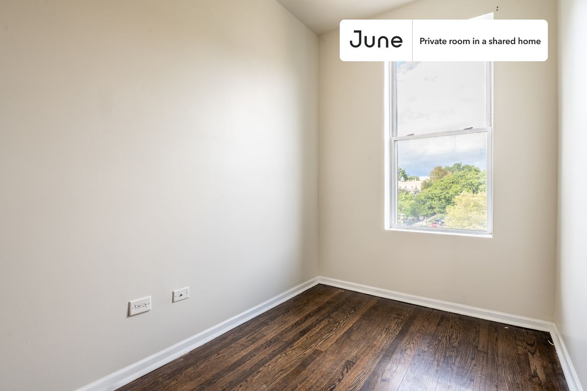 

PLEASE NOTE: This is a private room in a shared apartment. You will have your own bedroom and shared common areas (kitchen, bathroom, etc.) with other residents.

Twin bedroom in a 3 bedroom / 1 bathroom apartment!

Check out 3D tour now:  https://jnhm.es/8av

This  Twin room in East Ukrainian Village  is available on a 12 month lease or a flexible short term (31 to 364 days) lease. You pick your custom start and end date. Monthly rent rate is determined by furnishing preference, move-in date and move-out date. Speak to a June representative for recommendations on the best stay duration for the lowest rate, and learn more about this home on the June website:  https://jnhm.es/6kS

Amenities of this home:   Furnished Common Areas,    Wi-Fi - Paid separately (High-Speed),    Guarantors Allowed,       32-inch Flat-Screen TV,    Dining area,    Street parking - City permit required,    Laundry - Paid separately (in building),       Living area,    Hardwood Flooring,    Microwave,    Oven,    Refrigerator,   also, this unit is conveniently located, several local parks, restaurants and bars are just minutes away.

About June Homes: Welcome to the easiest rental experience of your life. Rent furnished or unfurnished apartments on a 12 month lease or a flexible short term (31 to 364 days). As a resident, you’ll have access to 24/7 support and monthly cleanings of the home’s shared spaces. Sign up now to apply online for your next home with June: https://jnhm.es/sign-roomi

Brokers welcome! Contact us for more details.

Interested? Kindly note that the minimum stay duration would be 32 days. 

Use this listing ID when speaking to June team:  #1512 A