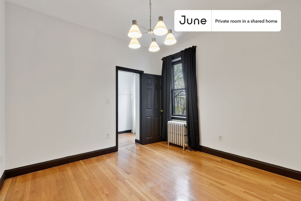 

PLEASE NOTE: This is a private room in a shared apartment. You will have your own bedroom and shared common areas (kitchen, bathroom, etc.) with other residents.

Full bedroom in a 4 bedroom / 2.5 bathroom apartment!

Check out 3D tour now:  https://jnhm.es/QZ

This  Full room in Brighton  is available on a 12 month lease or a flexible short term (31 to 364 days) lease. You pick your custom start and end date. Monthly rent rate is determined by furnishing preference, move-in date and move-out date. Speak to a June representative for recommendations on the best stay duration for the lowest rate, and learn more about this home on the June website:  https://jnhm.es/5tx

Amenities of this home:   Dishwasher,    Furnished Common Areas,    Wi-Fi - Paid separately (High-Speed),    Guarantors Allowed,       32-inch Flat-Screen TV,       Street parking - City permit required,    Back porch,    Living area,    Hardwood Flooring,    Microwave,    Oven,    Refrigerator,   also, this unit is conveniently located, several local parks, restaurants and bars are just minutes away.

About June Homes: Welcome to the easiest rental experience of your life. Rent furnished or unfurnished apartments on a 12 month lease or a flexible short term (31 to 364 days). As a resident, you’ll have access to 24/7 support and monthly cleanings of the home’s shared spaces. Sign up now to apply online for your next home with June: https://jnhm.es/sign-roomi

Brokers welcome! Contact us for more details.

Interested? Kindly note that the minimum stay duration would be 31 days. 

Use this listing ID when speaking to June team:  #387 C