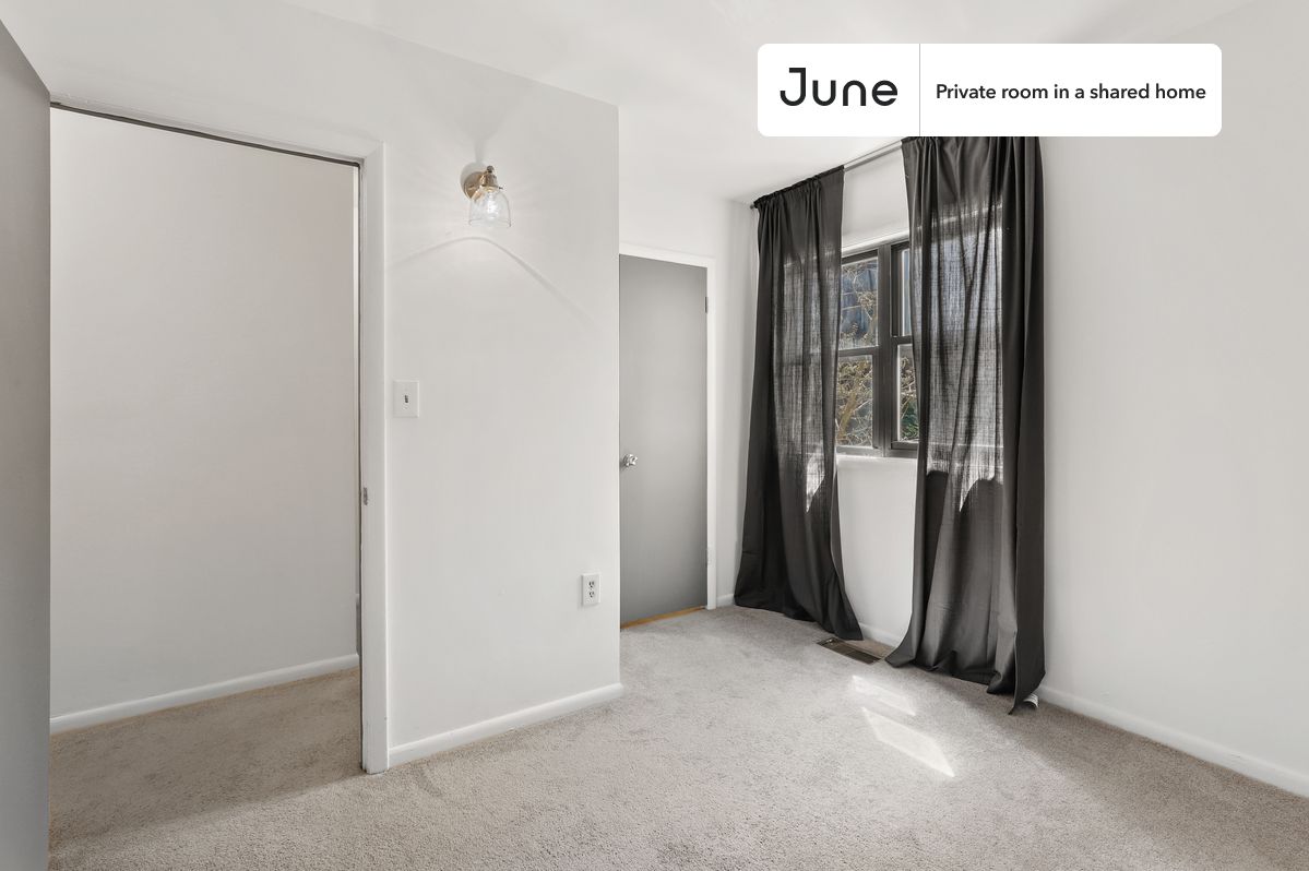 

PLEASE NOTE: This is a private room in a shared apartment. You will have your own bedroom and shared common areas (kitchen, bathroom, etc.) with other residents.

Twin bedroom in a 5 bedroom / 3 bathroom apartment!

Check out 3D tour now:  https://jnhm.es/RW

This  Twin room in Logan Circle  is available on a 12 month lease or a flexible short term (31 to 364 days) lease. You pick your custom start and end date. Monthly rent rate is determined by furnishing preference, move-in date and move-out date. Speak to a June representative for recommendations on the best stay duration for the lowest rate, and learn more about this home on the June website:  https://jnhm.es/5ut

Amenities of this home:   Guarantors Allowed,       Wi-Fi - Paid separately (High-Speed),    32-inch Flat-Screen TV,    Laundry in home (free),       Furnished Common Areas,    Dishwasher,    Enclosed backyard,    Hardwood Flooring,    Microwave,    Oven,    Refrigerator,   also, this unit is conveniently located, several local parks, restaurants and bars are just minutes away.

About June Homes: Welcome to the easiest rental experience of your life. Rent furnished or unfurnished apartments on a 12 month lease or a flexible short term (31 to 364 days). As a resident, you’ll have access to 24/7 support and monthly cleanings of the home’s shared spaces. Sign up now to apply online for your next home with June: https://jnhm.es/sign-roomi

Brokers welcome! Contact us for more details.

Interested? Kindly note that the minimum stay duration would be 31 days. 

Use this listing ID when speaking to June team:  #417 2A