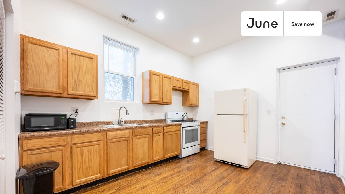 

2 bedroom in Pilsen on flexible lease terms.

Check out 3D tour now:  https://jnhm.es/8dE

This 2 bedrooms, 2 bath apartment on the Pilsen  is available on a 12 month lease or a flexible short term (31 to 364 days) lease. You pick your custom start and end date. Monthly rent rate is determined by furnishing preference, move-in date and move-out date. Speak to a June representative for recommendations on the best stay duration for the lowest rate, and learn more about this home on the June website:

Amenities of this home:      Street parking - City permit required,       Dining area,    32-inch Flat-Screen TV,       Guarantors Allowed,    Wi-Fi - Paid separately (High-Speed),    Furnished Common Areas,    Living area,    Hardwood Flooring,    Microwave,    Oven,    Refrigerator,   also, this unit is conveniently located, several local parks, restaurants and bars are just minutes away.

About June Homes: Welcome to the easiest rental experience of your life. Rent furnished or unfurnished apartments on a 12 month lease or a flexible short term (31 to 364 days). As a resident, you’ll have access to 24/7 support and monthly cleanings of the home’s shared spaces. Sign up now to apply online for your next home with June: https://jnhm.es/sign-roomi

Brokers welcome! Contact us for more details.

Use this listing ID when speaking to June team: #1716