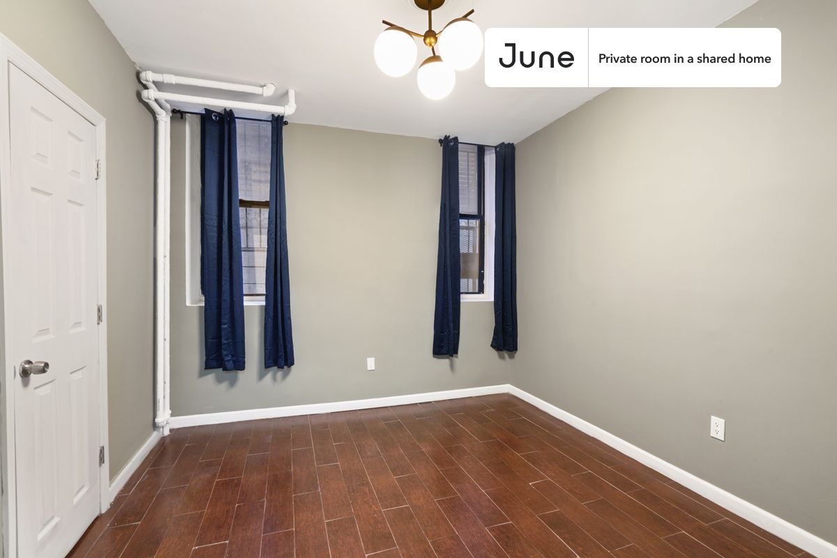 

PLEASE NOTE: This is a private room in a shared apartment. You will have your own bedroom and shared common areas (kitchen, bathroom, etc.) with other residents.

Queen bedroom in a 2 bedroom / 1 bathroom apartment!

Check out 3D tour now:  https://jnhm.es/Zq

This  Queen room in West Harlem  is available on a 12 month lease or a flexible short term (31 to 364 days) lease. You pick your custom start and end date. Monthly rent rate is determined by furnishing preference, move-in date and move-out date. Speak to a June representative for recommendations on the best stay duration for the lowest rate, and learn more about this home on the June website:  https://jnhm.es/5QR

Amenities of this home:   Furnished Common Areas,    Wi-Fi - Paid separately (High-Speed),    Elevator,    Guarantors Allowed,       32-inch Flat-Screen TV,       Hardwood Flooring,    Microwave,    Oven,    Refrigerator,   also, this unit is conveniently located, several local parks, restaurants and bars are just minutes away.

About June Homes: Welcome to the easiest rental experience of your life. Rent furnished or unfurnished apartments on a 12 month lease or a flexible short term (31 to 364 days). As a resident, you’ll have access to 24/7 support and monthly cleanings of the home’s shared spaces. Sign up now to apply online for your next home with June: https://jnhm.es/sign-roomi

Brokers welcome! Contact us for more details.

Interested? Use this listing ID when speaking to June team:  #889 A