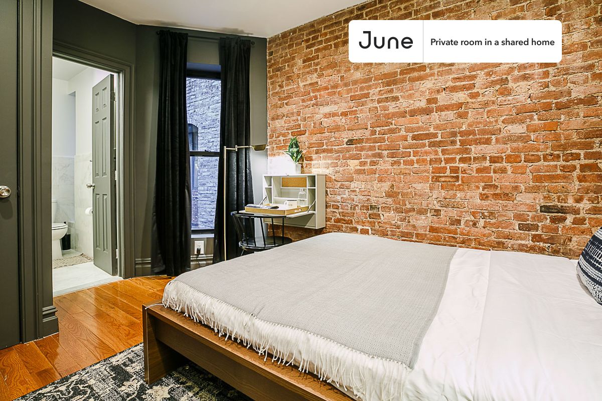 

PLEASE NOTE: This is a private room in a shared apartment. You will have your own bedroom and shared common areas (kitchen, bathroom, etc.) with other residents.

Queen bedroom in a 3 bedroom / 2 bathroom apartment!

Check out 3D tour now:  https://jnhm.es/PL

This  Queen room in Upper West Side  is available on a 12 month lease or a flexible short term (31 to 364 days) lease. You pick your custom start and end date. Monthly rent rate is determined by furnishing preference, move-in date and move-out date. Speak to a June representative for recommendations on the best stay duration for the lowest rate, and learn more about this home on the June website:  https://jnhm.es/CF

Amenities of this home:   Dishwasher,    Furnished Common Areas,    Wi-Fi - Paid separately (High-Speed),    Guarantors Allowed,       32-inch Flat-Screen TV,    Dine in kitchen,    Laundry in home (free),    Mini Split,       Hardwood Flooring,    Microwave,    Oven,    Refrigerator,   also, this unit is conveniently located, several local parks, restaurants and bars are just minutes away.

About June Homes: Welcome to the easiest rental experience of your life. Rent furnished or unfurnished apartments on a 12 month lease or a flexible short term (31 to 364 days). As a resident, you’ll have access to 24/7 support and monthly cleanings of the home’s shared spaces. Sign up now to apply online for your next home with June: https://jnhm.es/sign-roomi

Brokers welcome! Contact us for more details.

Interested? Use this listing ID when speaking to June team:  #199 A