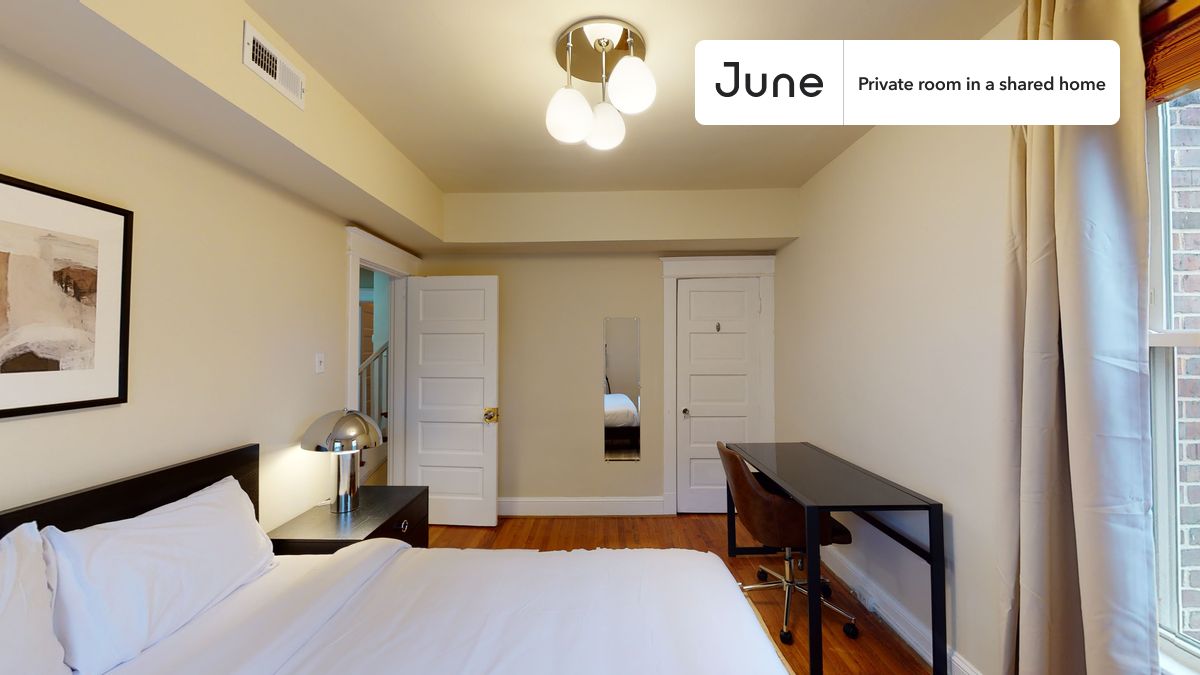 PLEASE NOTE: This is a private room in a shared apartment. You will have your own bedroom and shared common areas (kitchen, bathroom, etc.) with other residents.
Queen bedroom in a 5 bedroom / 3 bathroom apartment!
Check out 3D tour now: https://jnhm.es/Zh
This Queen room in Brookland is available on a 12 month lease or a flexible short term (31 to 364 days) lease. You pick your custom start and end date. Monthly rent rate is determined by furnishing preference, move-in date and move-out date. Speak to a June representative for recommendations on the best stay duration for the lowest rate, and learn more about this home on the June website: https://jnhm.es/5Pu
Amenities of this home: Dishwasher, Furnished Common Areas, Wi-Fi - Paid separately (High-Speed), Guarantors Allowed, Decorative fireplace, Street parking - City permit required, Laundry in home (free), Wall-Mounted TV, Hardwood Flooring, Microwave, Oven, Refrigerator, also, this unit is conveniently located, several local parks, restaurants and bars are just minutes away.
About June Homes: Welcome to the easiest rental experience of your life. Rent furnished or unfurnished apartments on a 12 month lease or a flexible short term (31 to 364 days). As a resident, you’ll have access to 24/7 support and monthly cleanings of the home’s shared spaces. Sign up now to apply online for your next home with June: https://jnhm.es/sign-roomi
Brokers welcome! Contact us for more details.
Interested? Kindly note that the minimum stay duration would be 31 days.
Use this listing ID when speaking to June team: #866 B