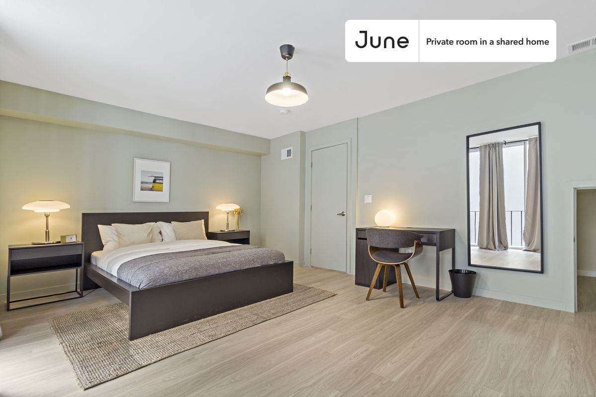 PLEASE NOTE: This is a private room in a shared apartment. You will have your own bedroom and shared common areas (kitchen, bathroom, etc.) with other residents.
Queen bedroom in a 5 bedroom / 3.5 bathroom apartment!
Check out 3D tour now: https://jnhm.es/Ri
This Queen room in Chinatown is available on a 12 month lease or a flexible short term (31 to 364 days) lease. You pick your custom start and end date. Monthly rent rate is determined by furnishing preference, move-in date and move-out date. Speak to a June representative for recommendations on the best stay duration for the lowest rate, and learn more about this home on the June website: https://jnhm.es/J7
Amenities of this home: Dishwasher, Furnished Common Areas, Wi-Fi - Paid separately (High-Speed), Guarantors Allowed, 32-inch Flat-Screen TV, Central AC (Common space), Laundry in home (free), Smart lock, Shared Home Office, Hardwood Flooring, Microwave, Oven, Refrigerator, also, this unit is conveniently located, several local parks, restaurants and bars are just minutes away.
About June Homes: Welcome to the easiest rental experience of your life. Rent furnished or unfurnished apartments on a 12 month lease or a flexible short term (31 to 364 days). As a resident, you’ll have access to 24/7 support and monthly cleanings of the home’s shared spaces. Sign up now to apply online for your next home with June: https://jnhm.es/sign-roomi
Brokers welcome! Contact us for more details.
Interested? Use this listing ID when speaking to June team: #315 A