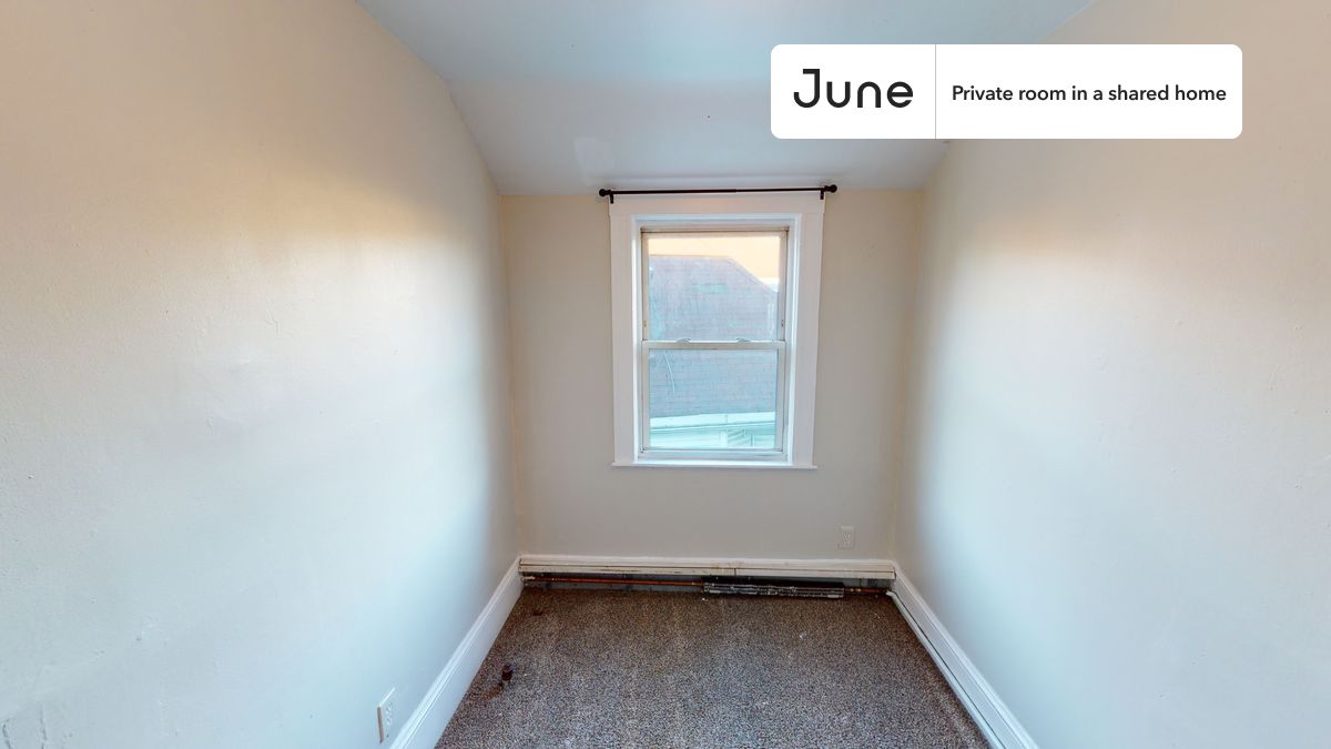 

PLEASE NOTE: This is a private room in a shared apartment. You will have your own bedroom and shared common areas (kitchen, bathroom, etc.) with other residents.

Twin bedroom in a 5 bedroom / 2 bathroom apartment!

Check out 3D tour now:  https://jnhm.es/899

This  Twin room in Allston  is available on a 12 month lease or a flexible short term (31 to 364 days) lease. You pick your custom start and end date. Monthly rent rate is determined by furnishing preference, move-in date and move-out date. Speak to a June representative for recommendations on the best stay duration for the lowest rate, and learn more about this home on the June website:  https://jnhm.es/67W

Amenities of this home:   Dishwasher,    Furnished Common Areas,    Wi-Fi - Paid separately (High-Speed),    Guarantors Allowed,       32-inch Flat-Screen TV,       Street parking - City permit required,    Living area,    Hardwood Flooring,    Microwave,    Oven,    Refrigerator,   also, this unit is conveniently located, several local parks, restaurants and bars are just minutes away.

About June Homes: Welcome to the easiest rental experience of your life. Rent furnished or unfurnished apartments on a 12 month lease or a flexible short term (31 to 364 days). As a resident, you’ll have access to 24/7 support and monthly cleanings of the home’s shared spaces. Sign up now to apply online for your next home with June: https://jnhm.es/sign-roomi

Brokers welcome! Contact us for more details.

Interested? Kindly note that the minimum stay duration would be 31 days. 

Use this listing ID when speaking to June team:  #1234 E