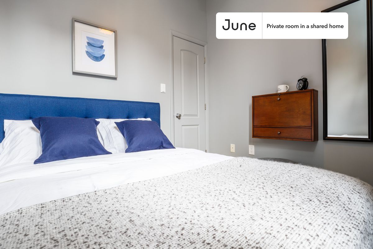 

PLEASE NOTE: This is a private room in a shared apartment. You will have your own bedroom and shared common areas (kitchen, bathroom, etc.) with other residents.

Full bedroom in a 5 bedroom / 2 bathroom apartment!

Check out 3D tour now:

This  Full room in West Harlem  is available on a 12 month lease or a flexible short term (31 to 364 days) lease. You pick your custom start and end date. Monthly rent rate is determined by furnishing preference, move-in date and move-out date. Speak to a June representative for recommendations on the best stay duration for the lowest rate, and learn more about this home on the June website:  https://jnhm.es/3G

Amenities of this home:   Dishwasher,    Furnished Common Areas,    Wi-Fi - Paid separately (High-Speed),    Outdoor space,    Guarantors Allowed,       32-inch Flat-Screen TV,       Laundry in home (free),    Hardwood Flooring,    Microwave,    Oven,    Refrigerator,   also, this unit is conveniently located, several local parks, restaurants and bars are just minutes away.

About June Homes: Welcome to the easiest rental experience of your life. Rent furnished or unfurnished apartments on a 12 month lease or a flexible short term (31 to 364 days). As a resident, you’ll have access to 24/7 support and monthly cleanings of the home’s shared spaces. Sign up now to apply online for your next home with June: https://jnhm.es/sign-roomi

Brokers welcome! Contact us for more details.

Interested? Use this listing ID when speaking to June team:  #102 2B