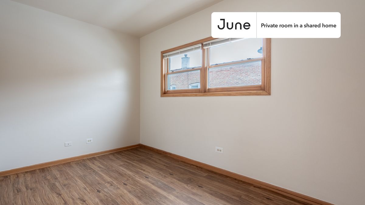 

PLEASE NOTE: This is a private room in a shared apartment. You will have your own bedroom and shared common areas (kitchen, bathroom, etc.) with other residents.

Queen bedroom in a 3 bedroom / 2 bathroom apartment!

Check out 3D tour now:  https://jnhm.es/8d2

This  Queen room in Humboldt Park  is available on a 12 month lease or a flexible short term (31 to 364 days) lease. You pick your custom start and end date. Monthly rent rate is determined by furnishing preference, move-in date and move-out date. Speak to a June representative for recommendations on the best stay duration for the lowest rate, and learn more about this home on the June website:  https://jnhm.es/6sY

Amenities of this home:   Dishwasher,    Furnished Common Areas,    Wi-Fi - Paid separately (High-Speed),    Guarantors Allowed,       Decorative fireplace,    32-inch Flat-Screen TV,    Dining area,    Street parking - City permit required,    Laundry - Paid separately (in building),       Living area,    Hardwood Flooring,    Microwave,    Oven,    Refrigerator,   also, this unit is conveniently located, several local parks, restaurants and bars are just minutes away.

About June Homes: Welcome to the easiest rental experience of your life. Rent furnished or unfurnished apartments on a 12 month lease or a flexible short term (31 to 364 days). As a resident, you’ll have access to 24/7 support and monthly cleanings of the home’s shared spaces. Sign up now to apply online for your next home with June: https://jnhm.es/sign-roomi

Brokers welcome! Contact us for more details.

Interested? Kindly note that the minimum stay duration would be 32 days. 

Use this listing ID when speaking to June team:  #1675 B