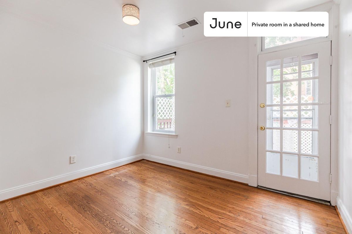 

PLEASE NOTE: This is a private room in a shared apartment. You will have your own bedroom and shared common areas (kitchen, bathroom, etc.) with other residents.

Full bedroom in a 3 bedroom / 1 bathroom apartment!

Check out 3D tour now:  https://jnhm.es/8e9

This  Full room in Adams Morgan  is available on a 12 month lease or a flexible short term (31 to 364 days) lease. You pick your custom start and end date. Monthly rent rate is determined by furnishing preference, move-in date and move-out date. Speak to a June representative for recommendations on the best stay duration for the lowest rate, and learn more about this home on the June website:  https://jnhm.es/6jr

Amenities of this home:   Dishwasher,    Wi-Fi - Paid separately (High-Speed),    Guarantors Allowed,       Dine in kitchen,    Street parking - City permit required,    Laundry in home (free),       Living area,    Hardwood Flooring,    Microwave,    Oven,    Refrigerator,   also, this unit is conveniently located, several local parks, restaurants and bars are just minutes away.

About June Homes: Welcome to the easiest rental experience of your life. Rent furnished or unfurnished apartments on a 12 month lease or a flexible short term (31 to 364 days). As a resident, you’ll have access to 24/7 support and monthly cleanings of the home’s shared spaces. Sign up now to apply online for your next home with June: https://jnhm.es/sign-roomi

Brokers welcome! Contact us for more details.

Interested? Kindly note that the minimum stay duration would be 31 days. 

Use this listing ID when speaking to June team:  #1481 A