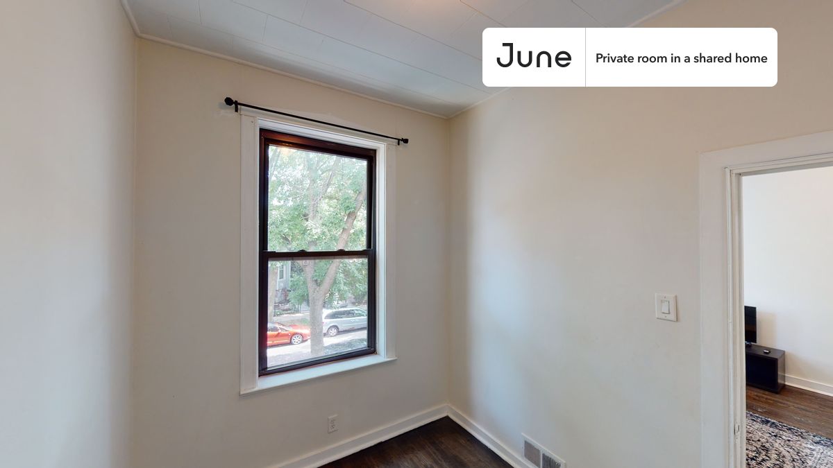 PLEASE NOTE: This is a private room in a shared apartment. You will have your own bedroom and shared common areas (kitchen, bathroom, etc.) with other residents.
Full bedroom in a 3 bedroom / 1.5 bathroom apartment!
Check out 3D tour now: https://jnhm.es/88n
This Full room in Logan Square is available on a 12 month lease or a flexible short term (31 to 364 days) lease. You pick your custom start and end date. Monthly rent rate is determined by furnishing preference, move-in date and move-out date. Speak to a June representative for recommendations on the best stay duration for the lowest rate, and learn more about this home on the June website: https://jnhm.es/6ey
Amenities of this home: Dishwasher, Furnished Common Areas, Wi-Fi - Paid separately (High-Speed), Guarantors Allowed, 32-inch Flat-Screen TV, Street parking - City permit required, Laundry - Paid separately (in building), Living area, Hardwood Flooring, Microwave, Oven, Refrigerator, also, this unit is conveniently located, several local parks, restaurants and bars are just minutes away.
About June Homes: Welcome to the easiest rental experience of your life. Rent furnished or unfurnished apartments on a 12 month lease or a flexible short term (31 to 364 days). As a resident, you’ll have access to 24/7 support and monthly cleanings of the home’s shared spaces. Sign up now to apply online for your next home with June: https://jnhm.es/sign-roomi
Brokers welcome! Contact us for more details.
Interested? Kindly note that the minimum stay duration would be 32 days.
Use this listing ID when speaking to June team: #1369 A