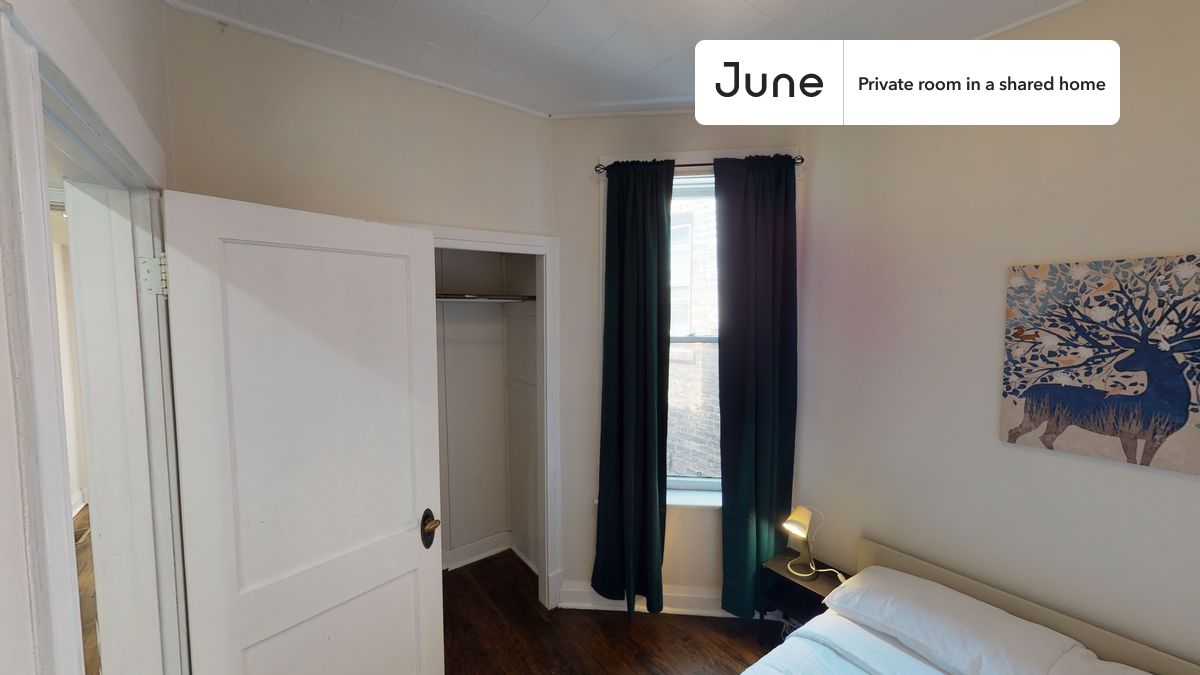 PLEASE NOTE: This is a private room in a shared apartment. You will have your own bedroom and shared common areas (kitchen, bathroom, etc.) with other residents.
Full bedroom in a 3 bedroom / 1.5 bathroom apartment!
Check out 3D tour now: https://jnhm.es/88n
This Full room in Logan Square is available on a 12 month lease or a flexible short term (31 to 364 days) lease. You pick your custom start and end date. Monthly rent rate is determined by furnishing preference, move-in date and move-out date. Speak to a June representative for recommendations on the best stay duration for the lowest rate, and learn more about this home on the June website: https://jnhm.es/6ez
Amenities of this home: Dishwasher, Furnished Common Areas, Wi-Fi - Paid separately (High-Speed), Guarantors Allowed, 32-inch Flat-Screen TV, Street parking - City permit required, Laundry - Paid separately (in building), Living area, Hardwood Flooring, Microwave, Oven, Refrigerator, also, this unit is conveniently located, several local parks, restaurants and bars are just minutes away.
About June Homes: Welcome to the easiest rental experience of your life. Rent furnished or unfurnished apartments on a 12 month lease or a flexible short term (31 to 364 days). As a resident, you’ll have access to 24/7 support and monthly cleanings of the home’s shared spaces. Sign up now to apply online for your next home with June: https://jnhm.es/sign-roomi
Brokers welcome! Contact us for more details.
Interested? Kindly note that the minimum stay duration would be 32 days.
Use this listing ID when speaking to June team: #1369 B