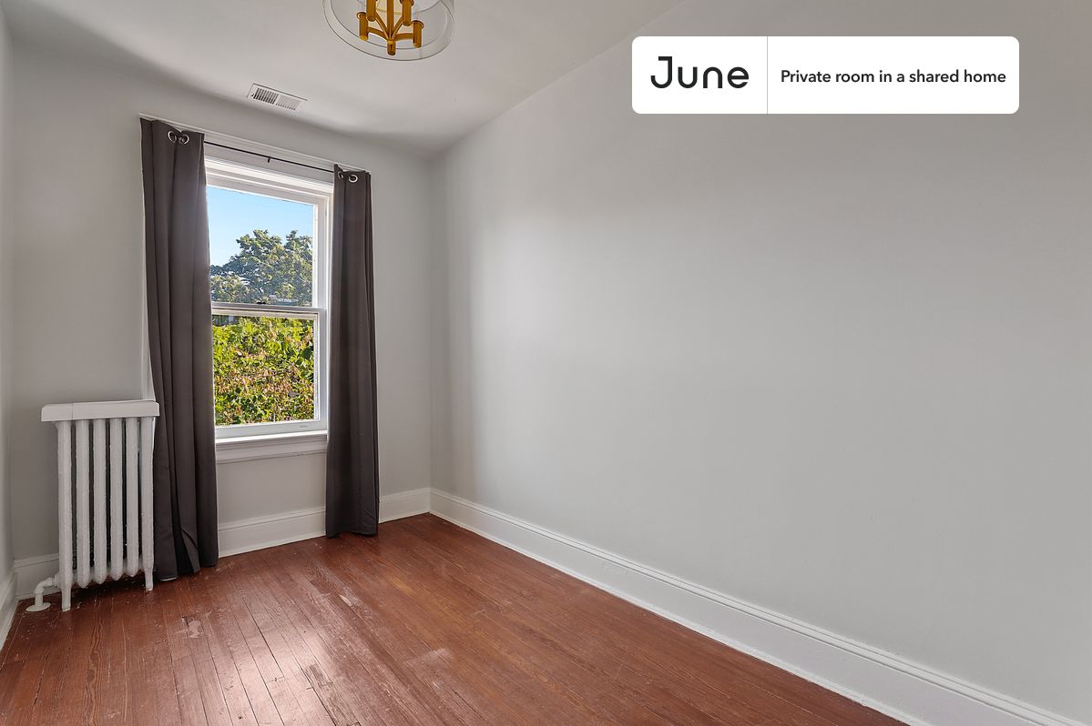 

PLEASE NOTE: This is a private room in a shared apartment. You will have your own bedroom and shared common areas (kitchen, bathroom, etc.) with other residents.

Full bedroom in a 4 bedroom / 2 bathroom apartment!

Check out 3D tour now:  https://jnhm.es/Oi

This  Full room in Columbia Heights  is available on a 12 month lease or a flexible short term (31 to 364 days) lease. You pick your custom start and end date. Monthly rent rate is determined by furnishing preference, move-in date and move-out date. Speak to a June representative for recommendations on the best stay duration for the lowest rate, and learn more about this home on the June website:  https://jnhm.es/5x4

Amenities of this home:   Dishwasher,    Furnished Common Areas,    Wi-Fi - Paid separately (High-Speed),    Outdoor space,    Guarantors Allowed,       32-inch Flat-Screen TV,       Central AC (Common space),    Street parking - City permit required,    Laundry in home (free),    Hardwood Flooring,    Microwave,    Oven,    Refrigerator,   also, this unit is conveniently located, several local parks, restaurants and bars are just minutes away.

About June Homes: Welcome to the easiest rental experience of your life. Rent furnished or unfurnished apartments on a 12 month lease or a flexible short term (31 to 364 days). As a resident, you’ll have access to 24/7 support and monthly cleanings of the home’s shared spaces. Sign up now to apply online for your next home with June: https://jnhm.es/sign-roomi

Brokers welcome! Contact us for more details.

Interested? Kindly note that the minimum stay duration would be 31 days. 

Use this listing ID when speaking to June team:  #466 B