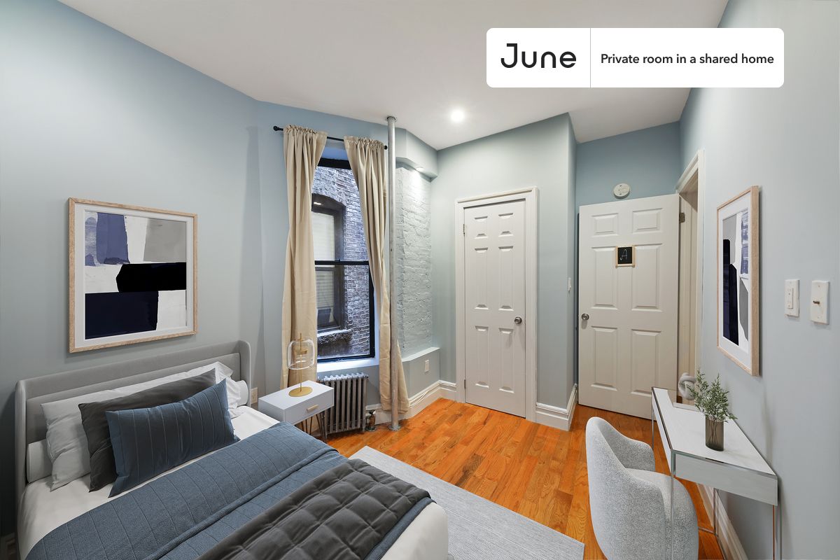 PLEASE NOTE: This is a private room in a shared apartment. You will have your own bedroom and shared common areas (kitchen, bathroom, etc.) with other residents.
Queen bedroom in a 2 bedroom / 1 bathroom apartment!
Check out 3D tour now: https://jnhm.es/Vd
This Queen room in Columbus Circle is available on a 12 month lease or a flexible short term (31 to 364 days) lease. You pick your custom start and end date. Monthly rent rate is determined by furnishing preference, move-in date and move-out date. Speak to a June representative for recommendations on the best stay duration for the lowest rate, and learn more about this home on the June website: https://jnhm.es/5HZ
Amenities of this home: Dishwasher, Furnished Common Areas, Wi-Fi - Paid separately (High-Speed), Guarantors Allowed, Street parking - City permit required, Laundry in home (free), Wall-Mounted TV, Hardwood Flooring, Microwave, Oven, Refrigerator, also, this unit is conveniently located, several local parks, restaurants and bars are just minutes away.
About June Homes: Welcome to the easiest rental experience of your life. Rent furnished or unfurnished apartments on a 12 month lease or a flexible short term (31 to 364 days). As a resident, you’ll have access to 24/7 support and monthly cleanings of the home’s shared spaces. Sign up now to apply online for your next home with June: https://jnhm.es/sign-roomi
Brokers welcome! Contact us for more details.
Interested? Use this listing ID when speaking to June team: #710 A
