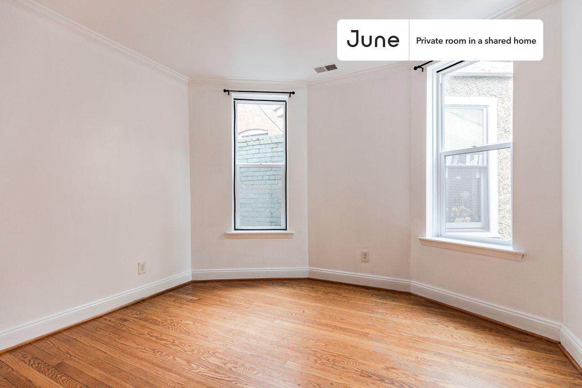 

PLEASE NOTE: This is a private room in a shared apartment. You will have your own bedroom and shared common areas (kitchen, bathroom, etc.) with other residents.

Queen bedroom in a 3 bedroom / 1 bathroom apartment!

Check out 3D tour now:  https://jnhm.es/8e9

This  Queen room in Adams Morgan  is available on a 12 month lease or a flexible short term (31 to 364 days) lease. You pick your custom start and end date. Monthly rent rate is determined by furnishing preference, move-in date and move-out date. Speak to a June representative for recommendations on the best stay duration for the lowest rate, and learn more about this home on the June website:  https://jnhm.es/6jq

Amenities of this home:   Dishwasher,    Wi-Fi - Paid separately (High-Speed),    Guarantors Allowed,       Dine in kitchen,    Street parking - City permit required,    Laundry in home (free),       Living area,    Hardwood Flooring,    Microwave,    Oven,    Refrigerator,   also, this unit is conveniently located, several local parks, restaurants and bars are just minutes away.

About June Homes: Welcome to the easiest rental experience of your life. Rent furnished or unfurnished apartments on a 12 month lease or a flexible short term (31 to 364 days). As a resident, you’ll have access to 24/7 support and monthly cleanings of the home’s shared spaces. Sign up now to apply online for your next home with June: https://jnhm.es/sign-roomi

Brokers welcome! Contact us for more details.

Interested? Kindly note that the minimum stay duration would be 31 days. 

Use this listing ID when speaking to June team:  #1481 B