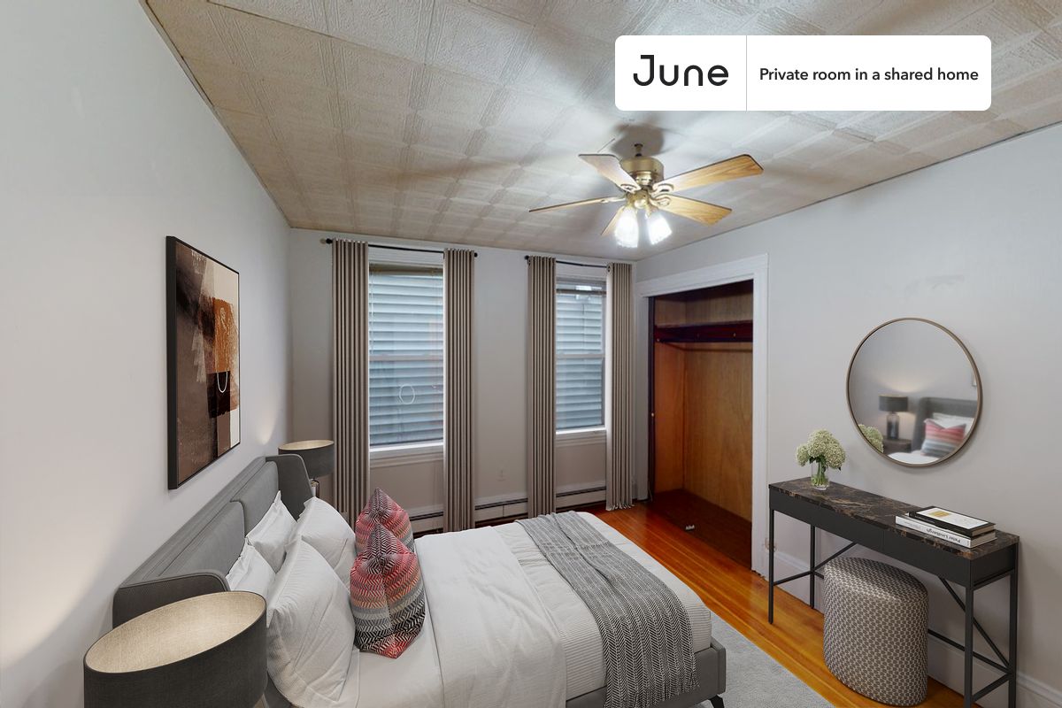 PLEASE NOTE: This is a private room in a shared apartment. You will have your own bedroom and shared common areas (kitchen, bathroom, etc.) with other residents.
Queen bedroom in a 4 bedroom / 1 bathroom apartment!
Check out 3D tour now: https://jnhm.es/89p
This Queen room in Polish Triangle is available on a 12 month lease or a flexible short term (31 to 364 days) lease. You pick your custom start and end date. Monthly rent rate is determined by furnishing preference, move-in date and move-out date. Speak to a June representative for recommendations on the best stay duration for the lowest rate, and learn more about this home on the June website: https://jnhm.es/6eL
Amenities of this home: Dishwasher, Furnished Common Areas, Wi-Fi - Paid separately (High-Speed), Guarantors Allowed, Laundry in home (free), Hardwood Flooring, Microwave, Oven, Refrigerator, also, this unit is conveniently located, several local parks, restaurants and bars are just minutes away.
About June Homes: Welcome to the easiest rental experience of your life. Rent furnished or unfurnished apartments on a 12 month lease or a flexible short term (31 to 364 days). As a resident, you’ll have access to 24/7 support and monthly cleanings of the home’s shared spaces. Sign up now to apply online for your next home with June: https://jnhm.es/sign-roomi
Brokers welcome! Contact us for more details.
Interested? Kindly note that the minimum stay duration would be 31 days.
Use this listing ID when speaking to June team: #1373 C