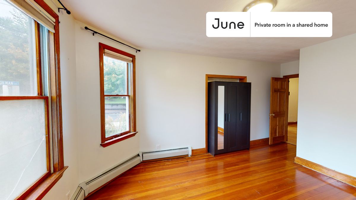 

PLEASE NOTE: This is a private room in a shared apartment. You will have your own bedroom and shared common areas (kitchen, bathroom, etc.) with other residents.

Queen bedroom in a 5 bedroom / 1 bathroom apartment!

Check out 3D tour now:  https://jnhm.es/89A

This  Queen room in Somerville  is available on a 12 month lease or a flexible short term (31 to 364 days) lease. You pick your custom start and end date. Monthly rent rate is determined by furnishing preference, move-in date and move-out date. Speak to a June representative for recommendations on the best stay duration for the lowest rate, and learn more about this home on the June website:  https://jnhm.es/6dq

Amenities of this home:   Furnished Common Areas,    Wi-Fi - Paid separately (High-Speed),    Guarantors Allowed,          Street parking - City permit required,    Laundry - Paid separately (in building),    Hardwood Flooring,    Microwave,    Oven,    Refrigerator,   also, this unit is conveniently located, several local parks, restaurants and bars are just minutes away.

About June Homes: Welcome to the easiest rental experience of your life. Rent furnished or unfurnished apartments on a 12 month lease or a flexible short term (31 to 364 days). As a resident, you’ll have access to 24/7 support and monthly cleanings of the home’s shared spaces. Sign up now to apply online for your next home with June: https://jnhm.es/sign-roomi

Brokers welcome! Contact us for more details.

Interested? Kindly note that the minimum stay duration would be 31 days. 

Use this listing ID when speaking to June team:  #1343 C