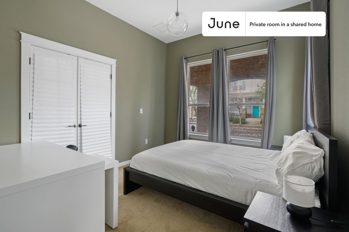 

PLEASE NOTE: This is a private room in a shared apartment. You will have your own bedroom and shared common areas (kitchen, bathroom, etc.) with other residents.

Queen bedroom in a 5 bedroom / 2.5 bathroom apartment!

Check out 3D tour now:  https://jnhm.es/YR

This  Queen room in Cherrywood and Mueller  is available on a 12 month lease or a flexible short term (31 to 364 days) lease. You pick your custom start and end date. Monthly rent rate is determined by furnishing preference, move-in date and move-out date. Speak to a June representative for recommendations on the best stay duration for the lowest rate, and learn more about this home on the June website:  https://jnhm.es/5Qe

Amenities of this home:   Dishwasher,    Furnished Common Areas,    Wi-Fi - Paid separately (High-Speed),    Guarantors Allowed,       32-inch Flat-Screen TV,    Central AC (Common space),       Laundry in building (free),    Enclosed backyard,    Hardwood Flooring,    Microwave,    Oven,    Refrigerator,   also, this unit is conveniently located, several local parks, restaurants and bars are just minutes away.

About June Homes: Welcome to the easiest rental experience of your life. Rent furnished or unfurnished apartments on a 12 month lease or a flexible short term (31 to 364 days). As a resident, you’ll have access to 24/7 support and monthly cleanings of the home’s shared spaces. Sign up now to apply online for your next home with June: https://jnhm.es/sign-roomi

Brokers welcome! Contact us for more details.

Interested? Use this listing ID when speaking to June team:  #879 B