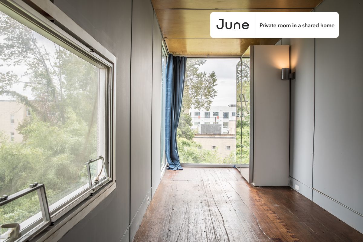 PLEASE NOTE: This is a private room in a shared apartment. You will have your own bedroom and shared common areas (kitchen, bathroom, etc.) with other residents.
Full bedroom in a 6 bedroom / 6 bathroom apartment!
Check out 3D tour now: https://jnhm.es/R4
This Full room in Brookland is available on a 12 month lease or a flexible short term (31 to 364 days) lease. You pick your custom start and end date. Monthly rent rate is determined by furnishing preference, move-in date and move-out date. Speak to a June representative for recommendations on the best stay duration for the lowest rate, and learn more about this home on the June website: https://jnhm.es/5u8
Amenities of this home: Dishwasher, Furnished Common Areas, Wi-Fi - Paid separately (High-Speed), Guarantors Allowed, 32-inch Flat-Screen TV, Street parking - City permit required, Hardwood Flooring, Microwave, Oven, Refrigerator, also, this unit is conveniently located, several local parks, restaurants and bars are just minutes away.
About June Homes: Welcome to the easiest rental experience of your life. Rent furnished or unfurnished apartments on a 12 month lease or a flexible short term (31 to 364 days). As a resident, you’ll have access to 24/7 support and monthly cleanings of the home’s shared spaces. Sign up now to apply online for your next home with June: https://jnhm.es/sign-roomi
Brokers welcome! Contact us for more details.
Interested? Kindly note that the minimum stay duration would be 31 days.
Use this listing ID when speaking to June team: #413 2B