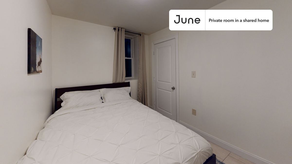 

PLEASE NOTE: This is a private room in a shared apartment. You will have your own bedroom and shared common areas (kitchen, bathroom, etc.) with other residents.

Full bedroom in a 4 bedroom / 2 bathroom apartment!

Check out 3D tour now:  https://jnhm.es/YD

This  Full room in Roxbury  is available on a 12 month lease or a flexible short term (31 to 364 days) lease. You pick your custom start and end date. Monthly rent rate is determined by furnishing preference, move-in date and move-out date. Speak to a June representative for recommendations on the best stay duration for the lowest rate, and learn more about this home on the June website:  https://jnhm.es/5NK

Amenities of this home:   Dishwasher,    Patio,    Furnished Common Areas,    Wi-Fi - Paid separately (High-Speed),    Guarantors Allowed,       32-inch Flat-Screen TV,       Hardwood Flooring,    Microwave,    Oven,    Refrigerator,    Air Conditioning | HVAC,   also, this unit is conveniently located, several local parks, restaurants and bars are just minutes away.

About June Homes: Welcome to the easiest rental experience of your life. Rent furnished or unfurnished apartments on a 12 month lease or a flexible short term (31 to 364 days). As a resident, you’ll have access to 24/7 support and monthly cleanings of the home’s shared spaces. Sign up now to apply online for your next home with June: https://jnhm.es/sign-roomi

Brokers welcome! Contact us for more details.

Interested? Kindly note that the minimum stay duration would be 31 days. 

Use this listing ID when speaking to June team:  #829 D