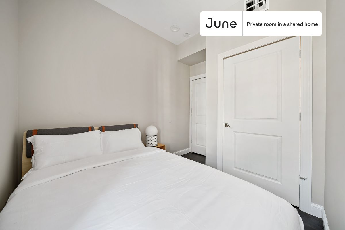 

PLEASE NOTE: This is a private room in a shared apartment. You will have your own bedroom and shared common areas (kitchen, bathroom, etc.) with other residents.

Full bedroom in a 4 bedroom / 2 bathroom apartment!

Check out 3D tour now:  https://jnhm.es/10z

This  Full room in Bedford-Stuyvesant  is available on a 12 month lease or a flexible short term (31 to 364 days) lease. You pick your custom start and end date. Monthly rent rate is determined by furnishing preference, move-in date and move-out date. Speak to a June representative for recommendations on the best stay duration for the lowest rate, and learn more about this home on the June website:  https://jnhm.es/5Rd

Amenities of this home:   Furnished Common Areas,    Wi-Fi - Paid separately (High-Speed),    Guarantors Allowed,       Central AC (Common space),       Wall-Mounted TV,    Hardwood Flooring,    Microwave,    Oven,    Refrigerator,   also, this unit is conveniently located, several local parks, restaurants and bars are just minutes away.

About June Homes: Welcome to the easiest rental experience of your life. Rent furnished or unfurnished apartments on a 12 month lease or a flexible short term (31 to 364 days). As a resident, you’ll have access to 24/7 support and monthly cleanings of the home’s shared spaces. Sign up now to apply online for your next home with June: https://jnhm.es/sign-roomi

Brokers welcome! Contact us for more details.

Interested? Use this listing ID when speaking to June team:  #896 D