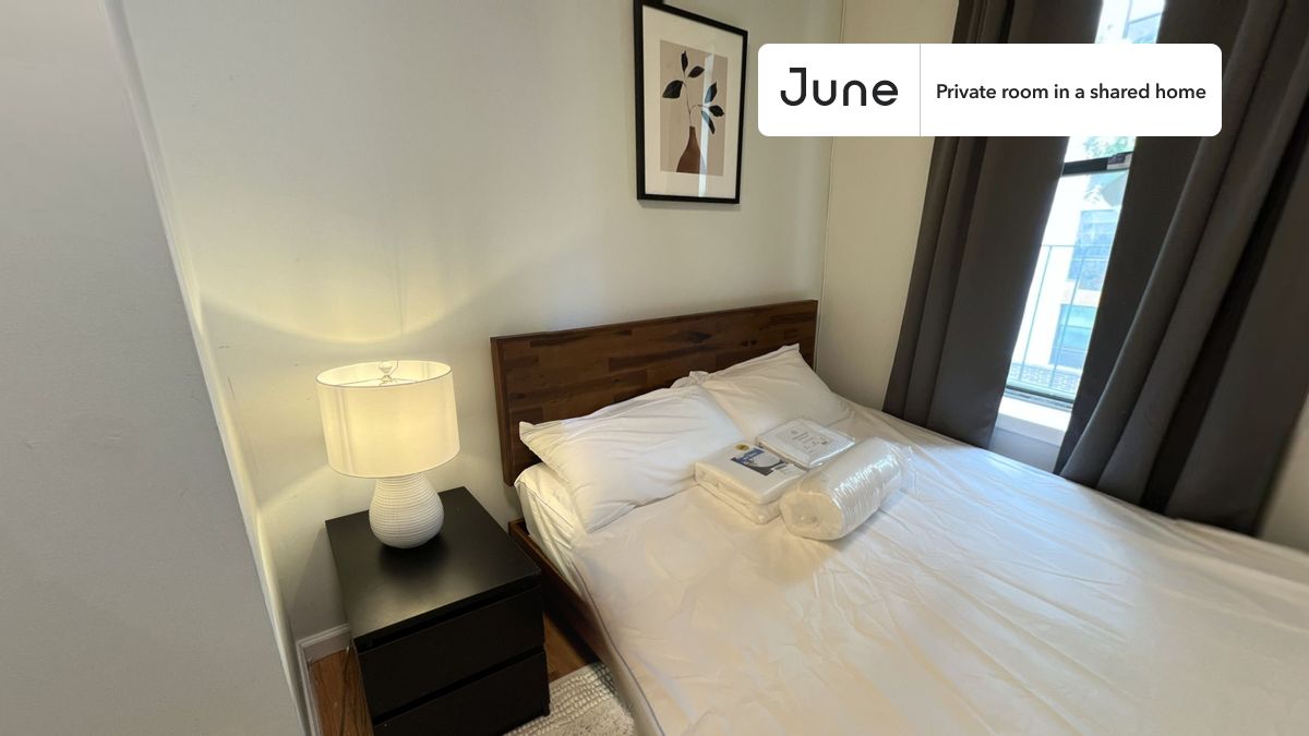 

PLEASE NOTE: This is a private room in a shared apartment. You will have your own bedroom and shared common areas (kitchen, bathroom, etc.) with other residents.

Queen bedroom in a 3 bedroom / 1 bathroom apartment!

Check out 3D tour now:  https://jnhm.es/Wy

This  Queen room in Upper West Side  is available on a 12 month lease or a flexible short term (31 to 364 days) lease. You pick your custom start and end date. Monthly rent rate is determined by furnishing preference, move-in date and move-out date. Speak to a June representative for recommendations on the best stay duration for the lowest rate, and learn more about this home on the June website:  https://jnhm.es/5JR

Amenities of this home:   Dishwasher,    Furnished Common Areas,    Wi-Fi - Paid separately (High-Speed),    Guarantors Allowed,       32-inch Flat-Screen TV,       Street parking - City permit required,    Laundry in home (free),    Hardwood Flooring,    Microwave,    Oven,    Refrigerator,   also, this unit is conveniently located, several local parks, restaurants and bars are just minutes away.

About June Homes: Welcome to the easiest rental experience of your life. Rent furnished or unfurnished apartments on a 12 month lease or a flexible short term (31 to 364 days). As a resident, you’ll have access to 24/7 support and monthly cleanings of the home’s shared spaces. Sign up now to apply online for your next home with June: https://jnhm.es/sign-roomi

Brokers welcome! Contact us for more details.

Interested? Use this listing ID when speaking to June team:  #754 C