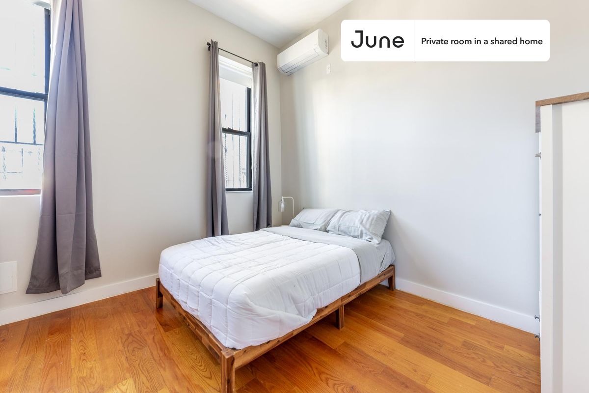 PLEASE NOTE: This is a private room in a shared apartment. You will have your own bedroom and shared common areas (kitchen, bathroom, etc.) with other residents.
Full bedroom in a 4 bedroom / 2 bathroom apartment!
Check out 3D tour now: https://jnhm.es/8cj
This Full room in Ridgewood is available on a 12 month lease or a flexible short term (31 to 364 days) lease. You pick your custom start and end date. Monthly rent rate is determined by furnishing preference, move-in date and move-out date. Speak to a June representative for recommendations on the best stay duration for the lowest rate, and learn more about this home on the June website: https://jnhm.es/6iG
Amenities of this home: Furnished Common Areas, Wi-Fi - Paid separately (High-Speed), Guarantors Allowed, Dining area, Laundry in home (free), Living area, Wall-Mounted TV, Hardwood Flooring, Microwave, Oven, Refrigerator, also, this unit is conveniently located, several local parks, restaurants and bars are just minutes away.
About June Homes: Welcome to the easiest rental experience of your life. Rent furnished or unfurnished apartments on a 12 month lease or a flexible short term (31 to 364 days). As a resident, you’ll have access to 24/7 support and monthly cleanings of the home’s shared spaces. Sign up now to apply online for your next home with June: https://jnhm.es/sign-roomi
Brokers welcome! Contact us for more details.
Interested? Use this listing ID when speaking to June team: #1466 A
