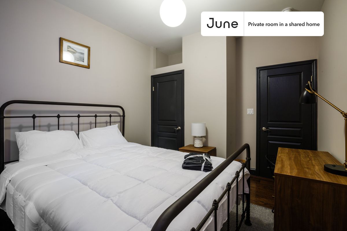 

PLEASE NOTE: This is a private room in a shared apartment. You will have your own bedroom and shared common areas (kitchen, bathroom, etc.) with other residents.

Queen bedroom in a 4 bedroom / 1 bathroom apartment!

Check out 3D tour now:  https://jnhm.es/SN

This  Queen room in West Harlem  is available on a 12 month lease or a flexible short term (31 to 364 days) lease. You pick your custom start and end date. Monthly rent rate is determined by furnishing preference, move-in date and move-out date. Speak to a June representative for recommendations on the best stay duration for the lowest rate, and learn more about this home on the June website:  https://jnhm.es/3B

Amenities of this home:   Dishwasher,    Furnished Common Areas,    Wi-Fi - Paid separately (High-Speed),    Elevator,    Guarantors Allowed,       32-inch Flat-Screen TV,       Laundry - Paid separately (in building),    Hardwood Flooring,    Microwave,    Oven,    Refrigerator,   also, this unit is conveniently located, several local parks, restaurants and bars are just minutes away.

About June Homes: Welcome to the easiest rental experience of your life. Rent furnished or unfurnished apartments on a 12 month lease or a flexible short term (31 to 364 days). As a resident, you’ll have access to 24/7 support and monthly cleanings of the home’s shared spaces. Sign up now to apply online for your next home with June: https://jnhm.es/sign-roomi

Brokers welcome! Contact us for more details.

Interested? Use this listing ID when speaking to June team:  #125 C