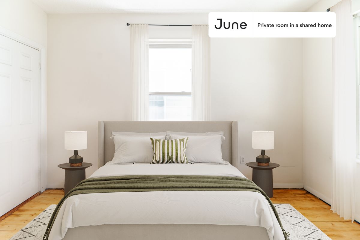 PLEASE NOTE: This is a private room in a shared apartment. You will have your own bedroom and shared common areas (kitchen, bathroom, etc.) with other residents.
Full bedroom in a 2 bedroom / 1 bathroom apartment!
Check out 3D tour now: https://jnhm.es/88O
This Full room in JFK/UMass is available on a 12 month lease or a flexible short term (31 to 364 days) lease. You pick your custom start and end date. Monthly rent rate is determined by furnishing preference, move-in date and move-out date. Speak to a June representative for recommendations on the best stay duration for the lowest rate, and learn more about this home on the June website: https://jnhm.es/5Yy
Amenities of this home: Furnished Common Areas, Wi-Fi - Paid separately (High-Speed), Guarantors Allowed, 32-inch Flat-Screen TV, Laundry - Paid separately (in building), Hardwood Flooring, Microwave, Oven, Refrigerator, also, this unit is conveniently located, several local parks, restaurants and bars are just minutes away.
About June Homes: Welcome to the easiest rental experience of your life. Rent furnished or unfurnished apartments on a 12 month lease or a flexible short term (31 to 364 days). As a resident, you’ll have access to 24/7 support and monthly cleanings of the home’s shared spaces. Sign up now to apply online for your next home with June: https://jnhm.es/sign-roomi
Brokers welcome! Contact us for more details.
Interested? Kindly note that the minimum stay duration would be 31 days.
Use this listing ID when speaking to June team: #1029 B