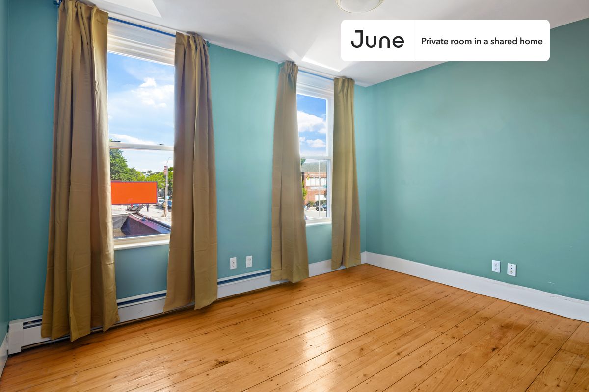 PLEASE NOTE: This is a private room in a shared apartment. You will have your own bedroom and shared common areas (kitchen, bathroom, etc.) with other residents.
Queen bedroom in a 4 bedroom / 2 bathroom apartment!
Check out 3D tour now: https://jnhm.es/UY
This Queen room in Central Square (Cambridge) is available on a 12 month lease or a flexible short term (31 to 364 days) lease. You pick your custom start and end date. Monthly rent rate is determined by furnishing preference, move-in date and move-out date. Speak to a June representative for recommendations on the best stay duration for the lowest rate, and learn more about this home on the June website: https://jnhm.es/5CE
Amenities of this home: Dishwasher, Furnished Common Areas, Wi-Fi - Paid separately (High-Speed), Guarantors Allowed, 32-inch Flat-Screen TV, Street parking - City permit required, Laundry - Paid separately (in building), Front porch, Hardwood Flooring, Microwave, Oven, Refrigerator, also, this unit is conveniently located, several local parks, restaurants and bars are just minutes away.
About June Homes: Welcome to the easiest rental experience of your life. Rent furnished or unfurnished apartments on a 12 month lease or a flexible short term (31 to 364 days). As a resident, you’ll have access to 24/7 support and monthly cleanings of the home’s shared spaces. Sign up now to apply online for your next home with June: https://jnhm.es/sign-roomi
Brokers welcome! Contact us for more details.
Interested? Kindly note that the minimum stay duration would be 31 days.
Use this listing ID when speaking to June team: #588 C
