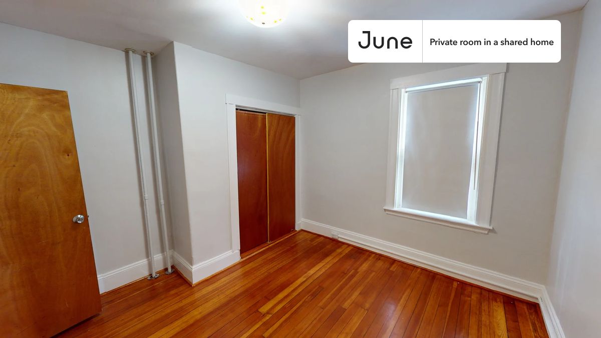 

PLEASE NOTE: This is a private room in a shared apartment. You will have your own bedroom and shared common areas (kitchen, bathroom, etc.) with other residents.

Queen bedroom in a 4 bedroom / 1 bathroom apartment!

Check out 3D tour now:  https://jnhm.es/8ex

This  Queen room in Dorchester Center  is available on a 12 month lease or a flexible short term (31 to 364 days) lease. You pick your custom start and end date. Monthly rent rate is determined by furnishing preference, move-in date and move-out date. Speak to a June representative for recommendations on the best stay duration for the lowest rate, and learn more about this home on the June website:  https://jnhm.es/6wc

Amenities of this home:   Furnished Common Areas,    Wi-Fi - Paid separately (High-Speed),    Guarantors Allowed,          Street parking - City permit required,    Laundry in building (free),    Hardwood Flooring,    Microwave,    Oven,    Refrigerator,   also, this unit is conveniently located, several local parks, restaurants and bars are just minutes away.

About June Homes: Welcome to the easiest rental experience of your life. Rent furnished or unfurnished apartments on a 12 month lease or a flexible short term (31 to 364 days). As a resident, you’ll have access to 24/7 support and monthly cleanings of the home’s shared spaces. Sign up now to apply online for your next home with June: https://jnhm.es/sign-roomi

Brokers welcome! Contact us for more details.

Interested? Kindly note that the minimum stay duration would be 31 days. 

Use this listing ID when speaking to June team:  #1740 B