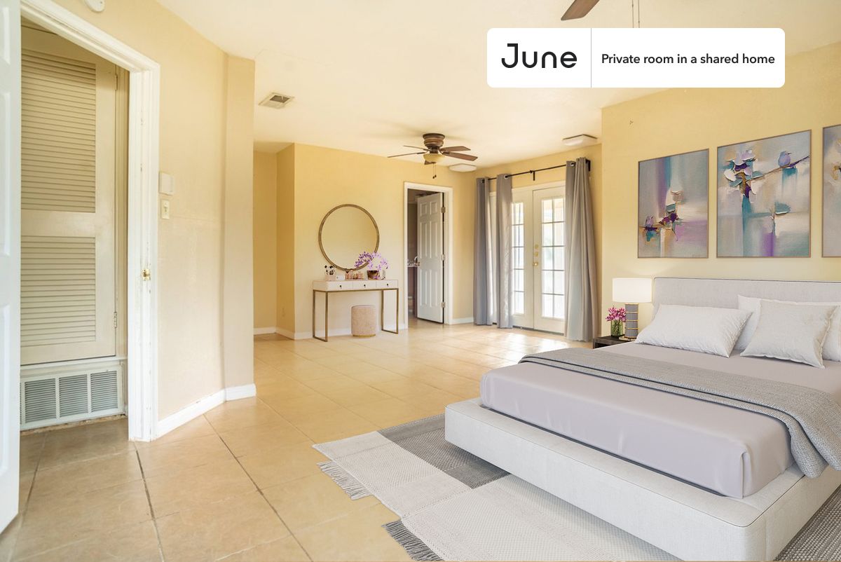 PLEASE NOTE: This is a private room in a shared apartment. You will have your own bedroom and shared common areas (kitchen, bathroom, etc.) with other residents.
Queen bedroom in a 4 bedroom / 2 bathroom apartment!
Check out 3D tour now: https://jnhm.es/11Y
This Queen room in Pecan Springs-Springdale is available on a 12 month lease or a flexible short term (31 to 364 days) lease. You pick your custom start and end date. Monthly rent rate is determined by furnishing preference, move-in date and move-out date. Speak to a June representative for recommendations on the best stay duration for the lowest rate, and learn more about this home on the June website: https://jnhm.es/5UQ
Amenities of this home: Dishwasher, Furnished Common Areas, Wi-Fi - Paid separately (High-Speed), Outdoor space, Guarantors Allowed, Decorative fireplace, 32-inch Flat-Screen TV, Central AC (Common space), Laundry in home (free), Hardwood Flooring, Microwave, Oven, Refrigerator, also, this unit is conveniently located, several local parks, restaurants and bars are just minutes away.
About June Homes: Welcome to the easiest rental experience of your life. Rent furnished or unfurnished apartments on a 12 month lease or a flexible short term (31 to 364 days). As a resident, you’ll have access to 24/7 support and monthly cleanings of the home’s shared spaces. Sign up now to apply online for your next home with June: https://jnhm.es/sign-roomi
Brokers welcome! Contact us for more details.
Interested? Use this listing ID when speaking to June team: #967 C
