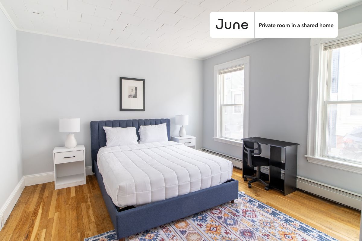

PLEASE NOTE: This is a private room in a shared apartment. You will have your own bedroom and shared common areas (kitchen, bathroom, etc.) with other residents.

Queen bedroom in a 3 bedroom / 1 bathroom apartment!

Check out 3D tour now:  https://jnhm.es/8ez

This  Queen room in East Cambridge  is available on a 12 month lease or a flexible short term (31 to 364 days) lease. You pick your custom start and end date. Monthly rent rate is determined by furnishing preference, move-in date and move-out date. Speak to a June representative for recommendations on the best stay duration for the lowest rate, and learn more about this home on the June website:  https://jnhm.es/6wm

Amenities of this home:   Furnished Common Areas,    Wi-Fi - Paid separately (High-Speed),    Guarantors Allowed,       Dine in kitchen,    Laundry - Paid separately (in building),    Balcony,    Wall-Mounted TV,    Hardwood Flooring,    Microwave,    Oven,    Refrigerator,    Heating | Baseboard Gas heating,   also, this unit is conveniently located, several local parks, restaurants and bars are just minutes away.

About June Homes: Welcome to the easiest rental experience of your life. Rent furnished or unfurnished apartments on a 12 month lease or a flexible short term (31 to 364 days). As a resident, you’ll have access to 24/7 support and monthly cleanings of the home’s shared spaces. Sign up now to apply online for your next home with June: https://jnhm.es/sign-roomi

Brokers welcome! Contact us for more details.

Interested? Kindly note that the minimum stay duration would be 31 days. 

Use this listing ID when speaking to June team:  #1743 A
