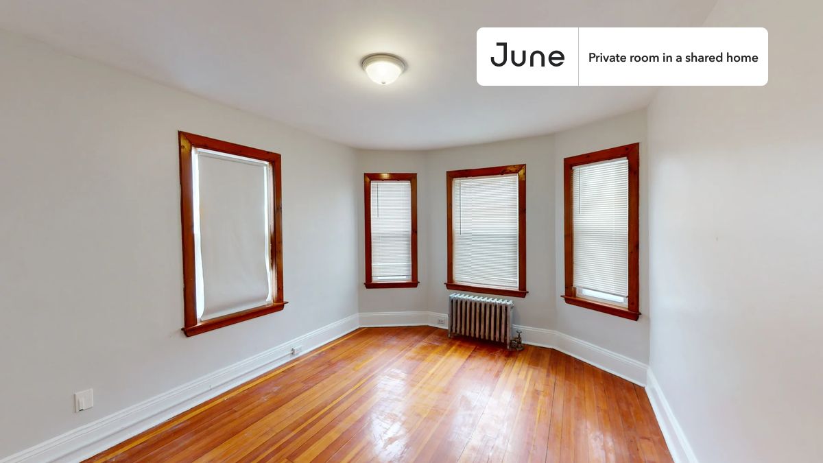

PLEASE NOTE: This is a private room in a shared apartment. You will have your own bedroom and shared common areas (kitchen, bathroom, etc.) with other residents.

Queen bedroom in a 4 bedroom / 1 bathroom apartment!

Check out 3D tour now:  https://jnhm.es/8ex

This  Queen room in Dorchester Center  is available on a 12 month lease or a flexible short term (31 to 364 days) lease. You pick your custom start and end date. Monthly rent rate is determined by furnishing preference, move-in date and move-out date. Speak to a June representative for recommendations on the best stay duration for the lowest rate, and learn more about this home on the June website:  https://jnhm.es/6wd

Amenities of this home:   Furnished Common Areas,    Wi-Fi - Paid separately (High-Speed),    Guarantors Allowed,          Street parking - City permit required,    Laundry in building (free),    Hardwood Flooring,    Microwave,    Oven,    Refrigerator,   also, this unit is conveniently located, several local parks, restaurants and bars are just minutes away.

About June Homes: Welcome to the easiest rental experience of your life. Rent furnished or unfurnished apartments on a 12 month lease or a flexible short term (31 to 364 days). As a resident, you’ll have access to 24/7 support and monthly cleanings of the home’s shared spaces. Sign up now to apply online for your next home with June: https://jnhm.es/sign-roomi

Brokers welcome! Contact us for more details.

Interested? Kindly note that the minimum stay duration would be 31 days. 

Use this listing ID when speaking to June team:  #1740 C