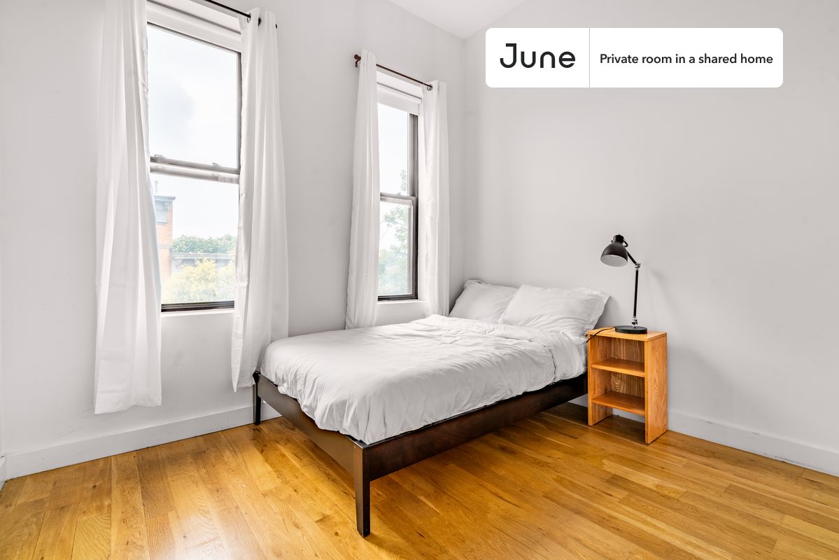 PLEASE NOTE: This is a private room in a shared apartment. You will have your own bedroom and shared common areas (kitchen, bathroom, etc.) with other residents.
Full bedroom in a 5 bedroom / 3 bathroom apartment!
Check out 3D tour now: https://jnhm.es/87x
This Full room in Ridgewood is available on a 12 month lease or a flexible short term (31 to 364 days) lease. You pick your custom start and end date. Monthly rent rate is determined by furnishing preference, move-in date and move-out date. Speak to a June representative for recommendations on the best stay duration for the lowest rate, and learn more about this home on the June website: https://jnhm.es/6gt
Amenities of this home: Dishwasher, Furnished Common Areas, Wi-Fi - Paid separately (High-Speed), Guarantors Allowed, 32-inch Flat-Screen TV, Laundry in home (free), Mini Split, Hardwood Flooring, Microwave, Oven, Refrigerator, also, this unit is conveniently located, several local parks, restaurants and bars are just minutes away.
About June Homes: Welcome to the easiest rental experience of your life. Rent furnished or unfurnished apartments on a 12 month lease or a flexible short term (31 to 364 days). As a resident, you’ll have access to 24/7 support and monthly cleanings of the home’s shared spaces. Sign up now to apply online for your next home with June: https://jnhm.es/sign-roomi
Brokers welcome! Contact us for more details.
Interested? Use this listing ID when speaking to June team: #1408 A