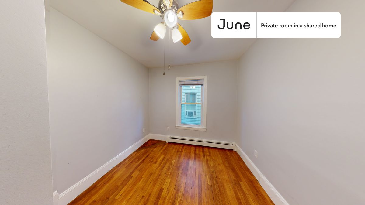 PLEASE NOTE: This is a private room in a shared apartment. You will have your own bedroom and shared common areas (kitchen, bathroom, etc.) with other residents.
Full bedroom in a 3 bedroom / 1 bathroom apartment!
Check out 3D tour now: https://jnhm.es/89F
This Full room in Somerville is available on a 12 month lease or a flexible short term (31 to 364 days) lease. You pick your custom start and end date. Monthly rent rate is determined by furnishing preference, move-in date and move-out date. Speak to a June representative for recommendations on the best stay duration for the lowest rate, and learn more about this home on the June website: https://jnhm.es/6gQ
Amenities of this home: Wi-Fi - Paid separately (High-Speed), Guarantors Allowed, 32-inch Flat-Screen TV, Dine in kitchen, Dishwasher, Street parking - City permit required, Laundry - Paid separately (in building), Furnished Common Areas, Hardwood Flooring, Microwave, Refrigerator, also, this unit is conveniently located, several local parks, restaurants and bars are just minutes away.
About June Homes: Welcome to the easiest rental experience of your life. Rent furnished or unfurnished apartments on a 12 month lease or a flexible short term (31 to 364 days). As a resident, you’ll have access to 24/7 support and monthly cleanings of the home’s shared spaces. Sign up now to apply online for your next home with June: https://jnhm.es/sign-roomi
Brokers welcome! Contact us for more details.
Interested? Kindly note that the minimum stay duration would be 31 days.
Use this listing ID when speaking to June team: #1416 B