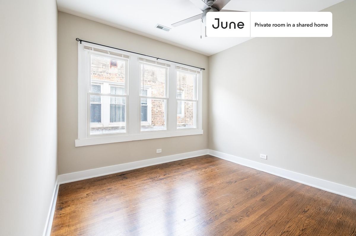 PLEASE NOTE: This is a private room in a shared apartment. You will have your own bedroom and shared common areas (kitchen, bathroom, etc.) with other residents.
Queen bedroom in a 3 bedroom / 1 bathroom apartment!
Check out 3D tour now: https://jnhm.es/8bT
This Queen room in Logan Square is available on a 12 month lease or a flexible short term (31 to 364 days) lease. You pick your custom start and end date. Monthly rent rate is determined by furnishing preference, move-in date and move-out date. Speak to a June representative for recommendations on the best stay duration for the lowest rate, and learn more about this home on the June website: https://jnhm.es/6pp
Amenities of this home: Dishwasher, Furnished Common Areas, Wi-Fi - Paid separately (High-Speed), Guarantors Allowed, 32-inch Flat-Screen TV, Dining area, Street parking - City permit required, Laundry in home (free), Living area, Hardwood Flooring, Microwave, Oven, Refrigerator, also, this unit is conveniently located, several local parks, restaurants and bars are just minutes away.
About June Homes: Welcome to the easiest rental experience of your life. Rent furnished or unfurnished apartments on a 12 month lease or a flexible short term (31 to 364 days). As a resident, you’ll have access to 24/7 support and monthly cleanings of the home’s shared spaces. Sign up now to apply online for your next home with June: https://jnhm.es/sign-roomi
Brokers welcome! Contact us for more details.
Interested? Kindly note that the minimum stay duration would be 32 days.
Use this listing ID when speaking to June team: #1607 B
